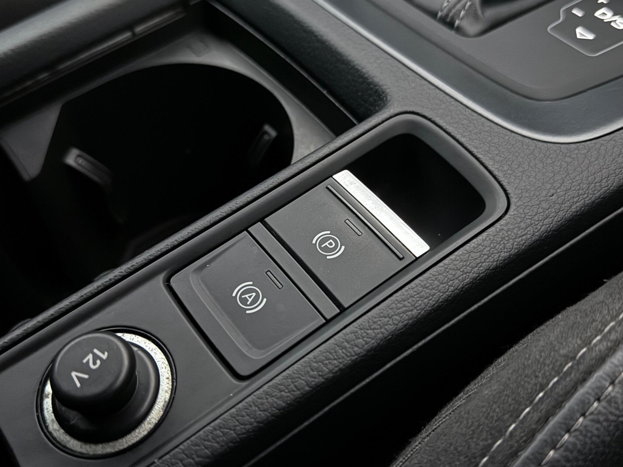 Audi Q3 view 28
