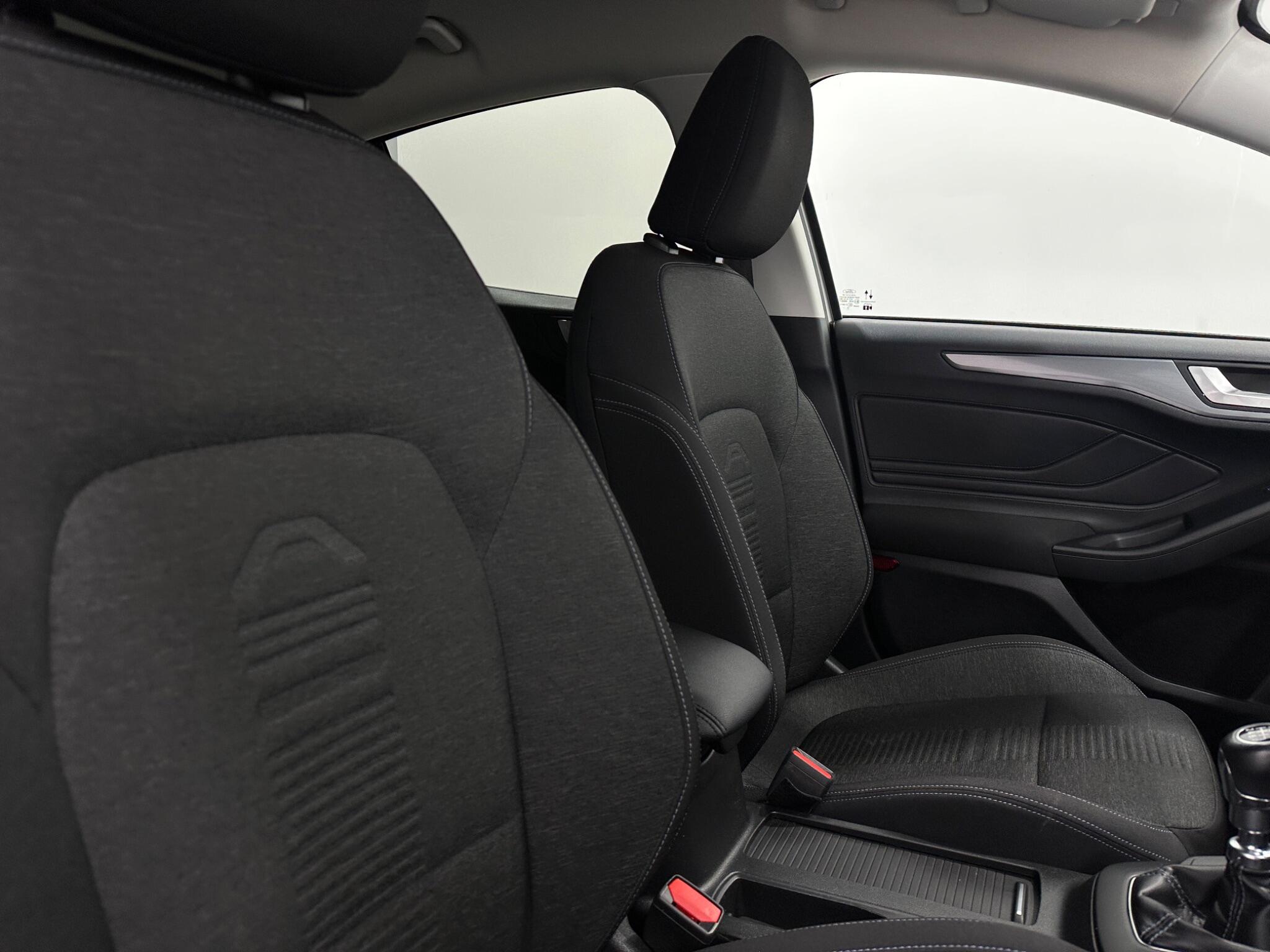Ford Focus view 30