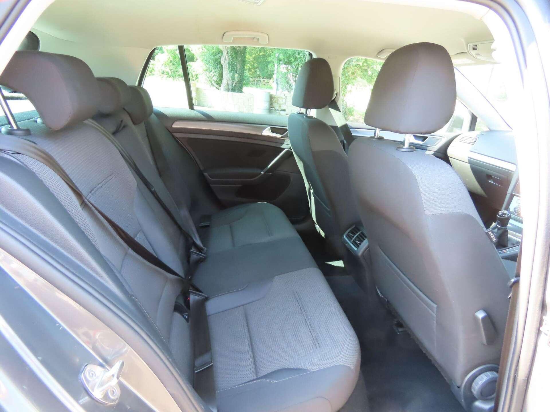 Volkswagen Golf view 9
