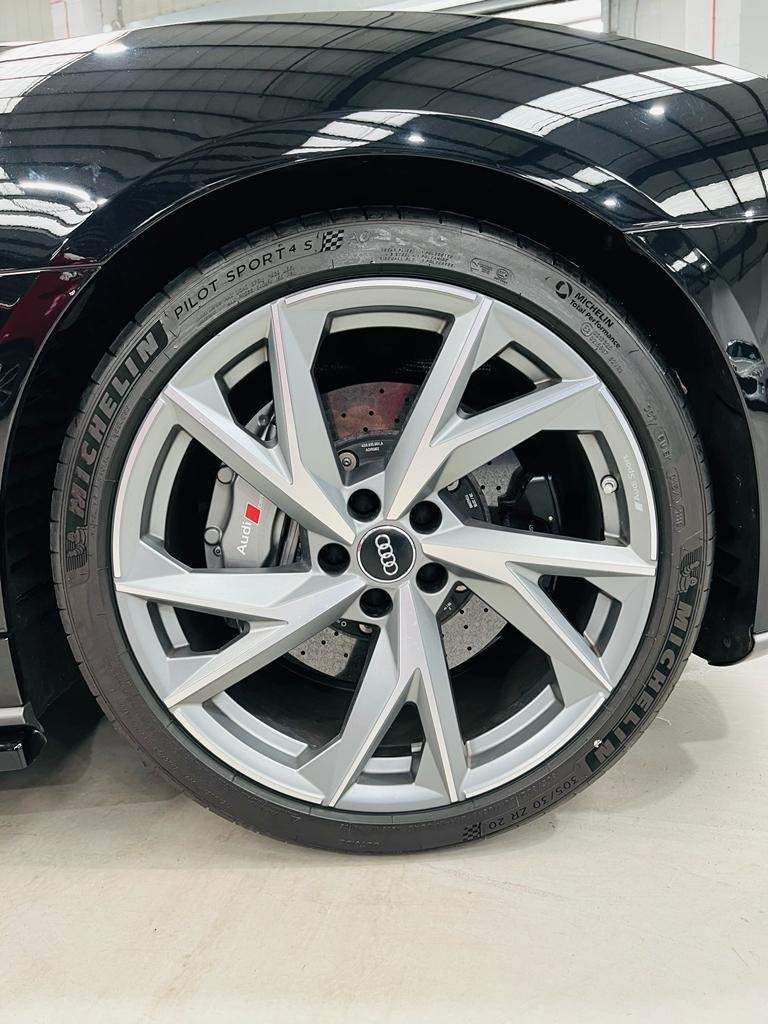 Audi R8 view 34