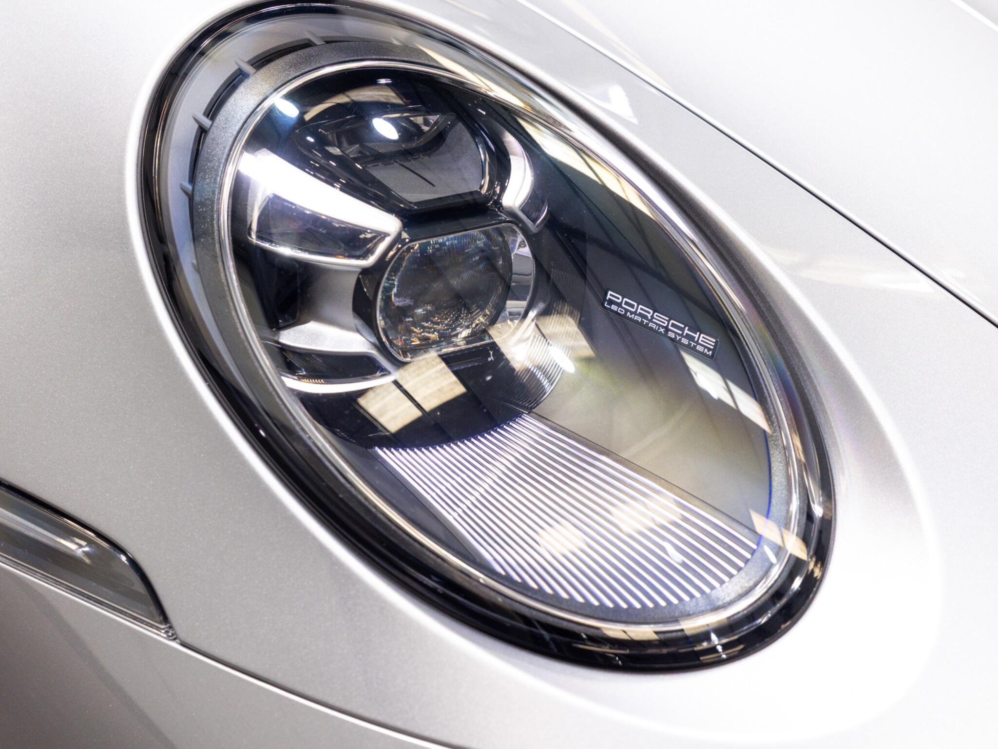 Porsche 911 view 14