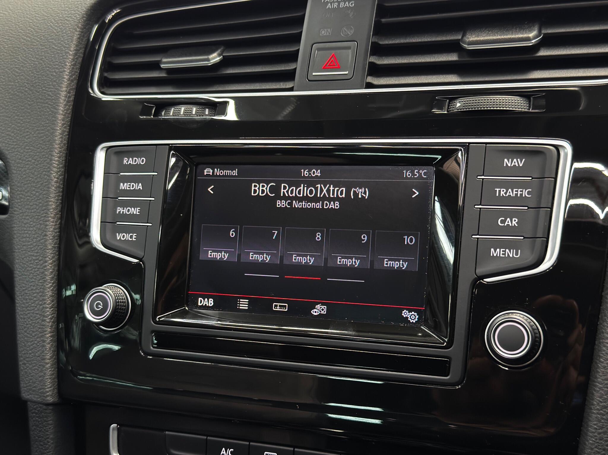 Volkswagen Golf view 30
