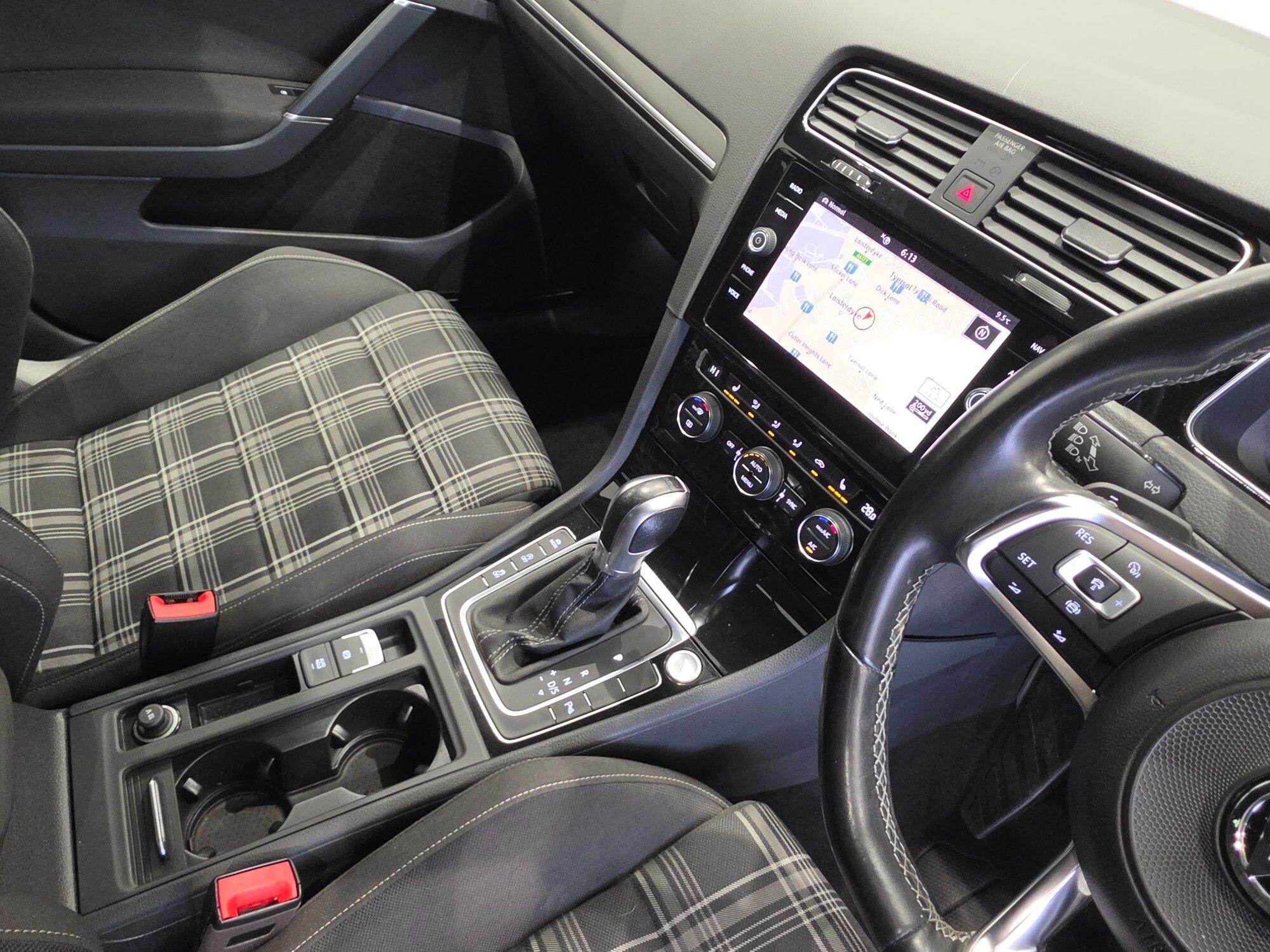 Volkswagen Golf view 84