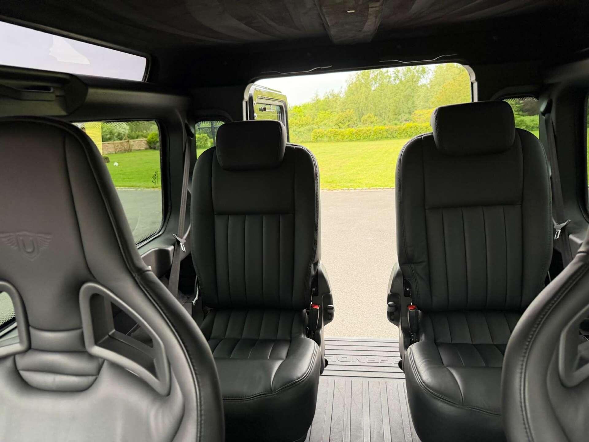 Land Rover Defender 90 view 15