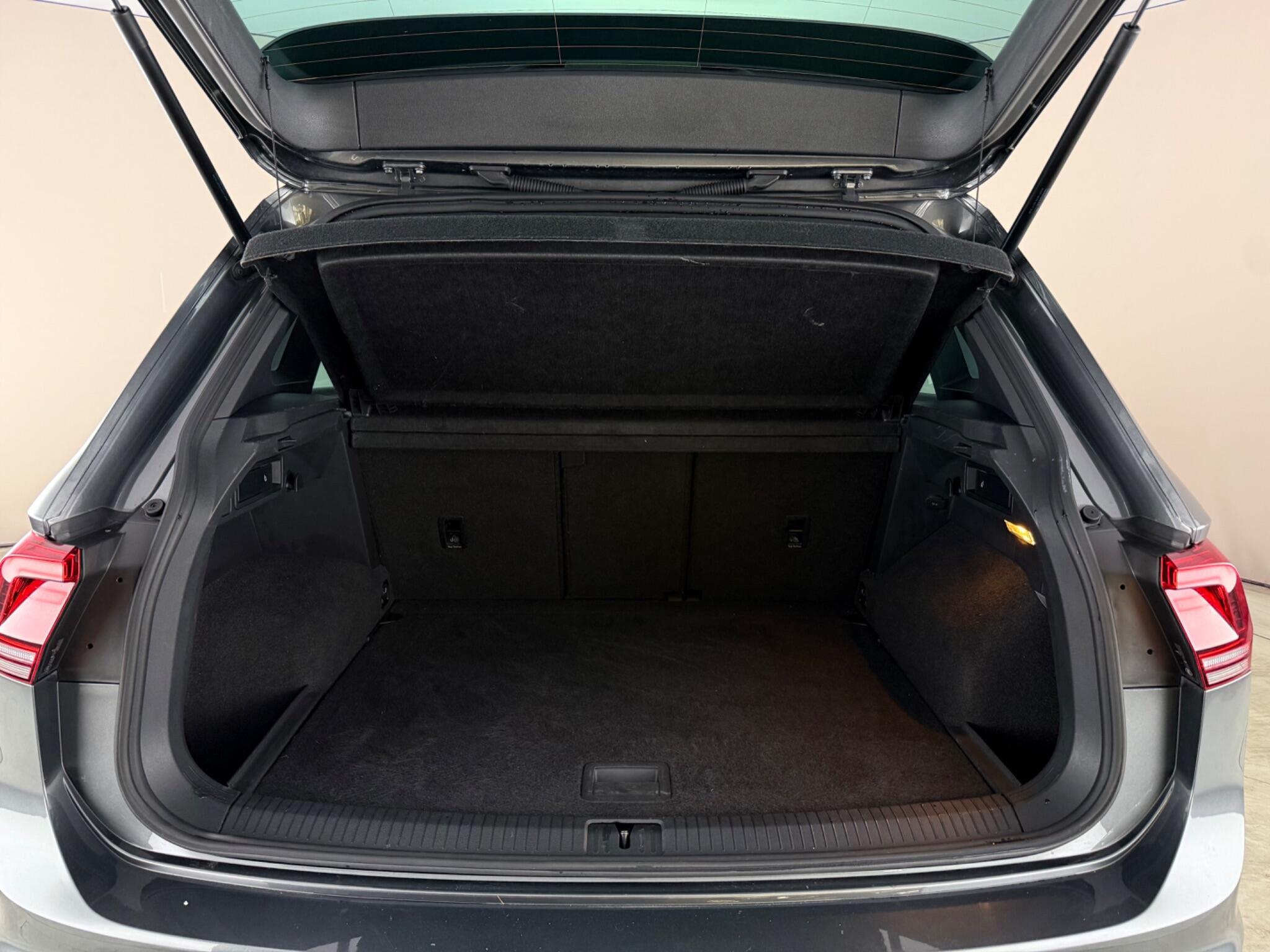 Volkswagen Tiguan view 9