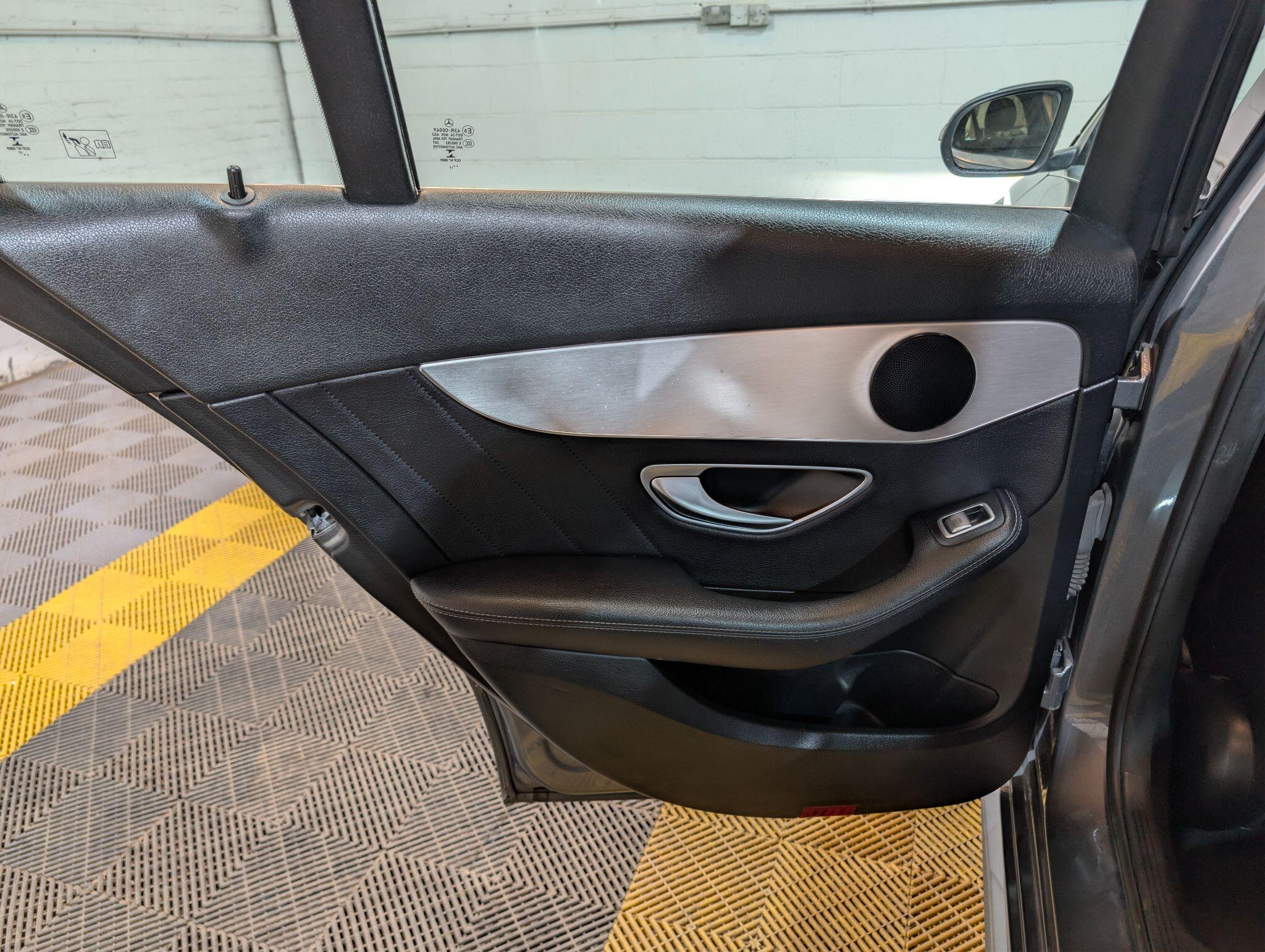 Mercedes-Benz C Class view 65