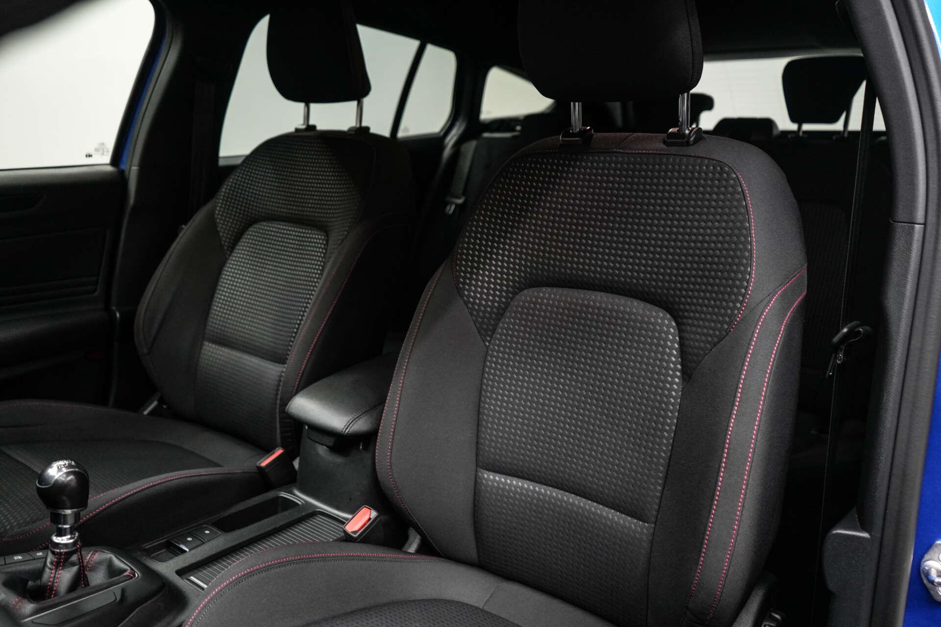 Ford Focus view 15