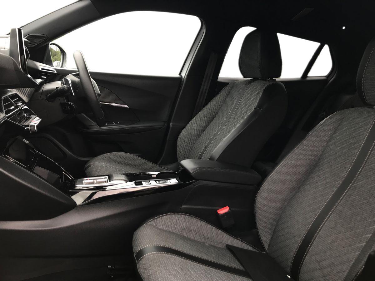 Peugeot 2008 view 6
