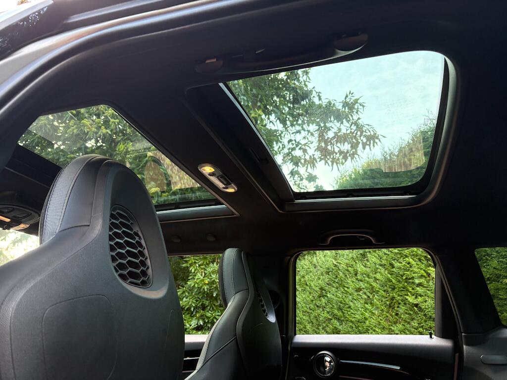 Mini Hatch view 33