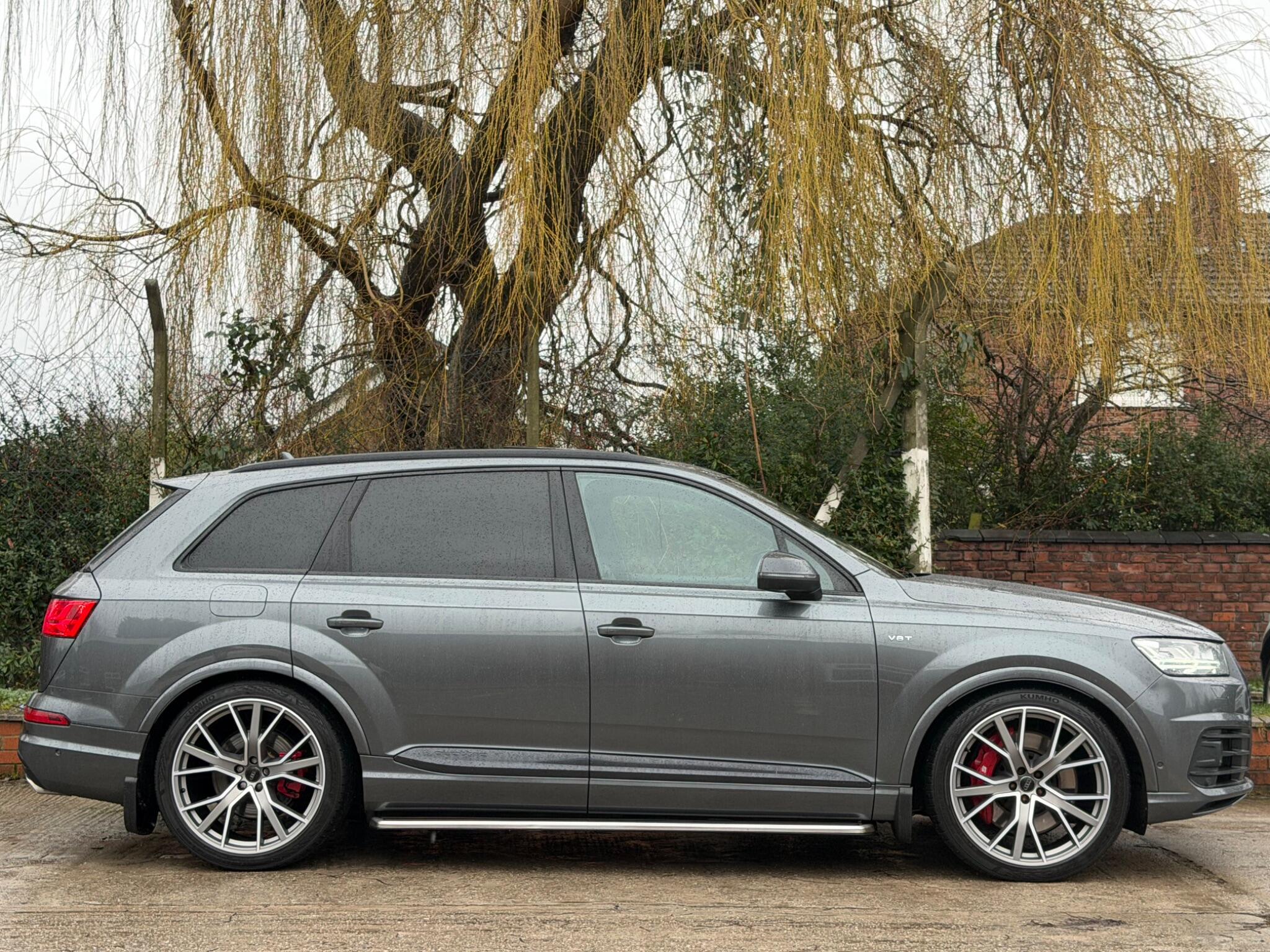 Audi SQ7 view 14