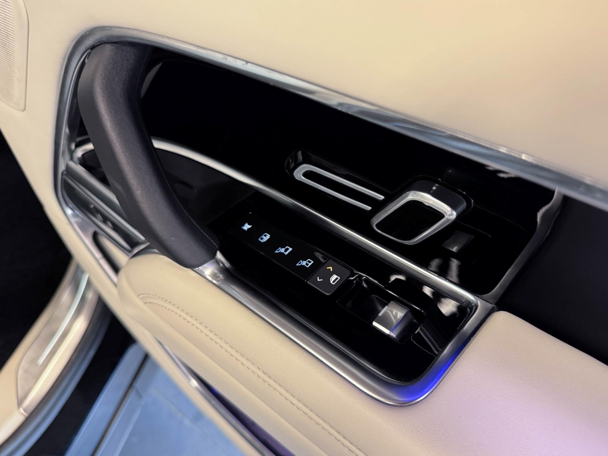 Land Rover Range Rover view 19