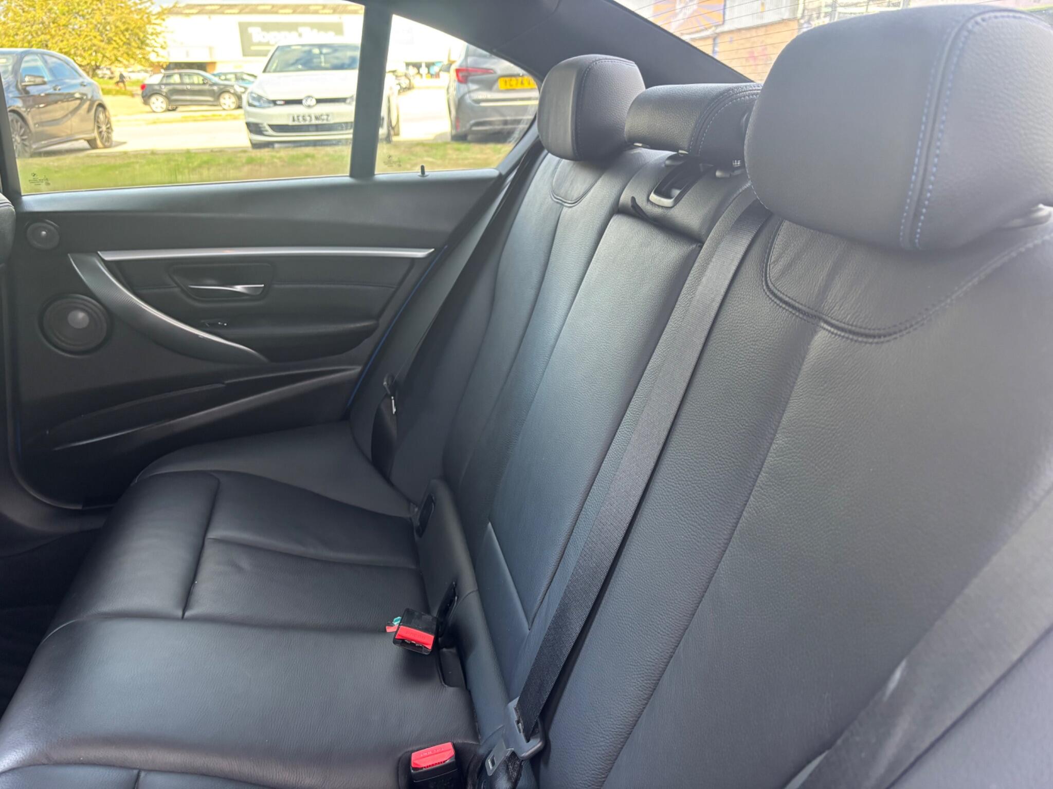 BMW 3 Series view 16