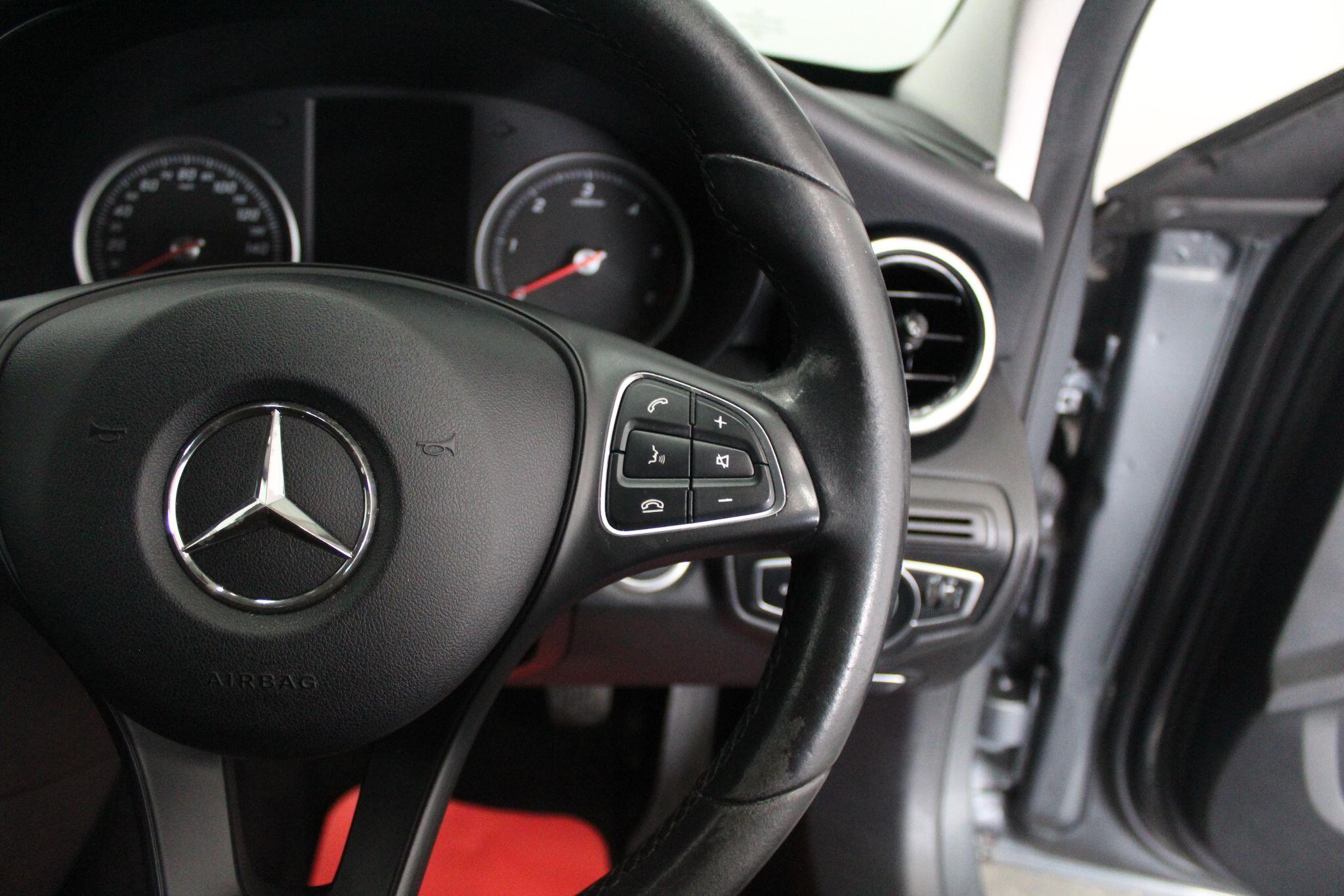Mercedes-Benz C-Class view 46