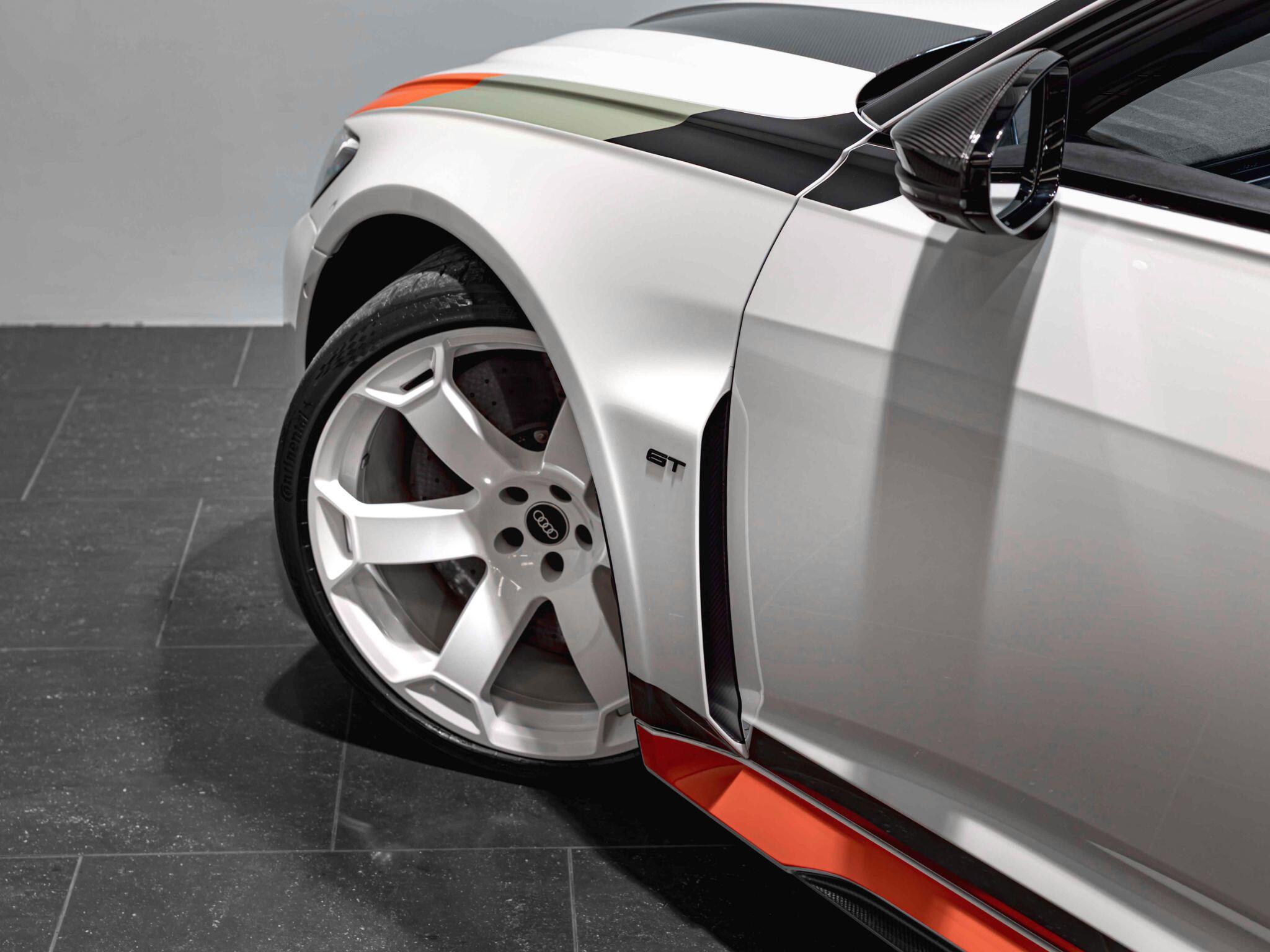 Audi RS6 Avant view 16