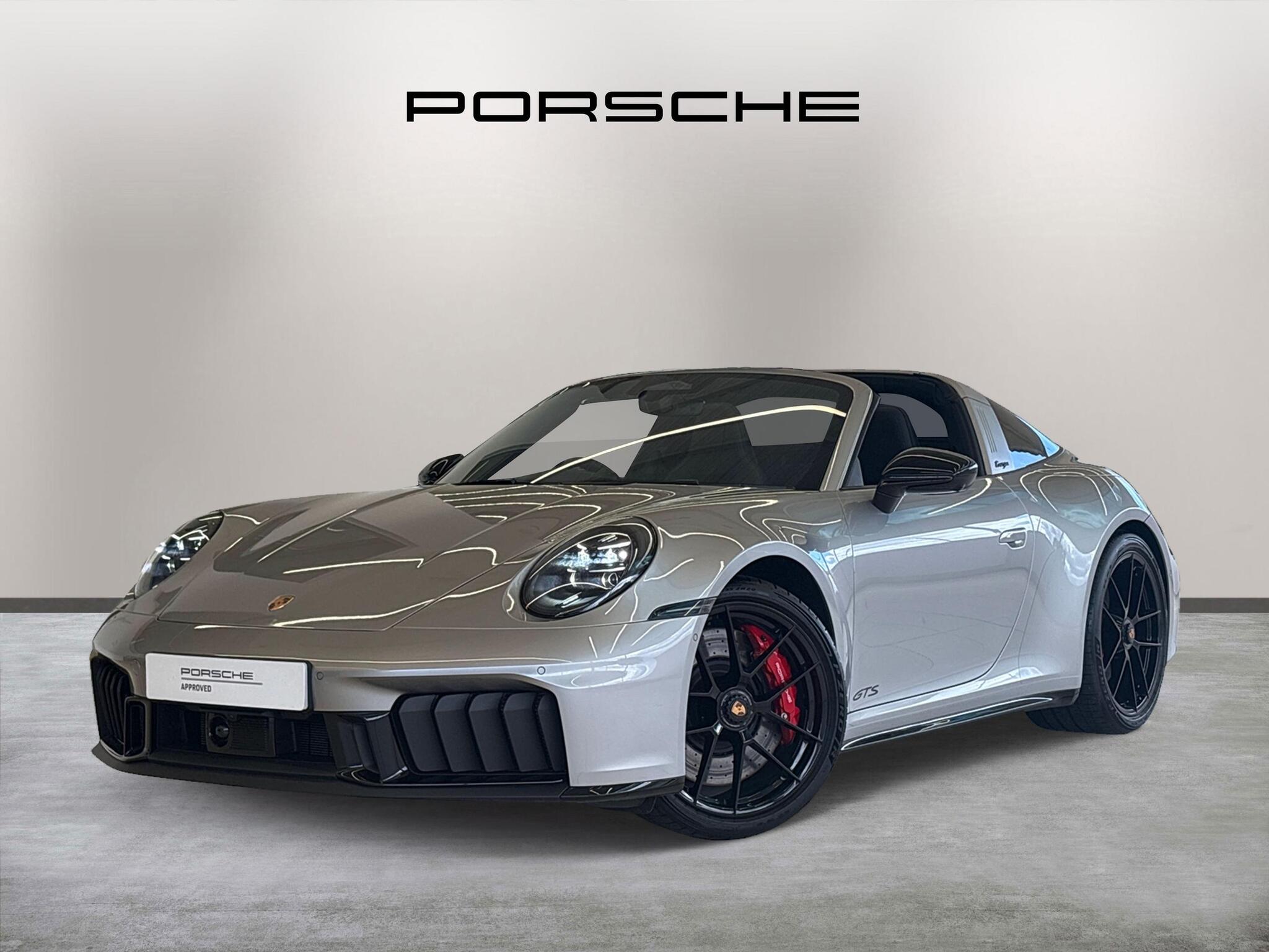 Porsche 911 view 5