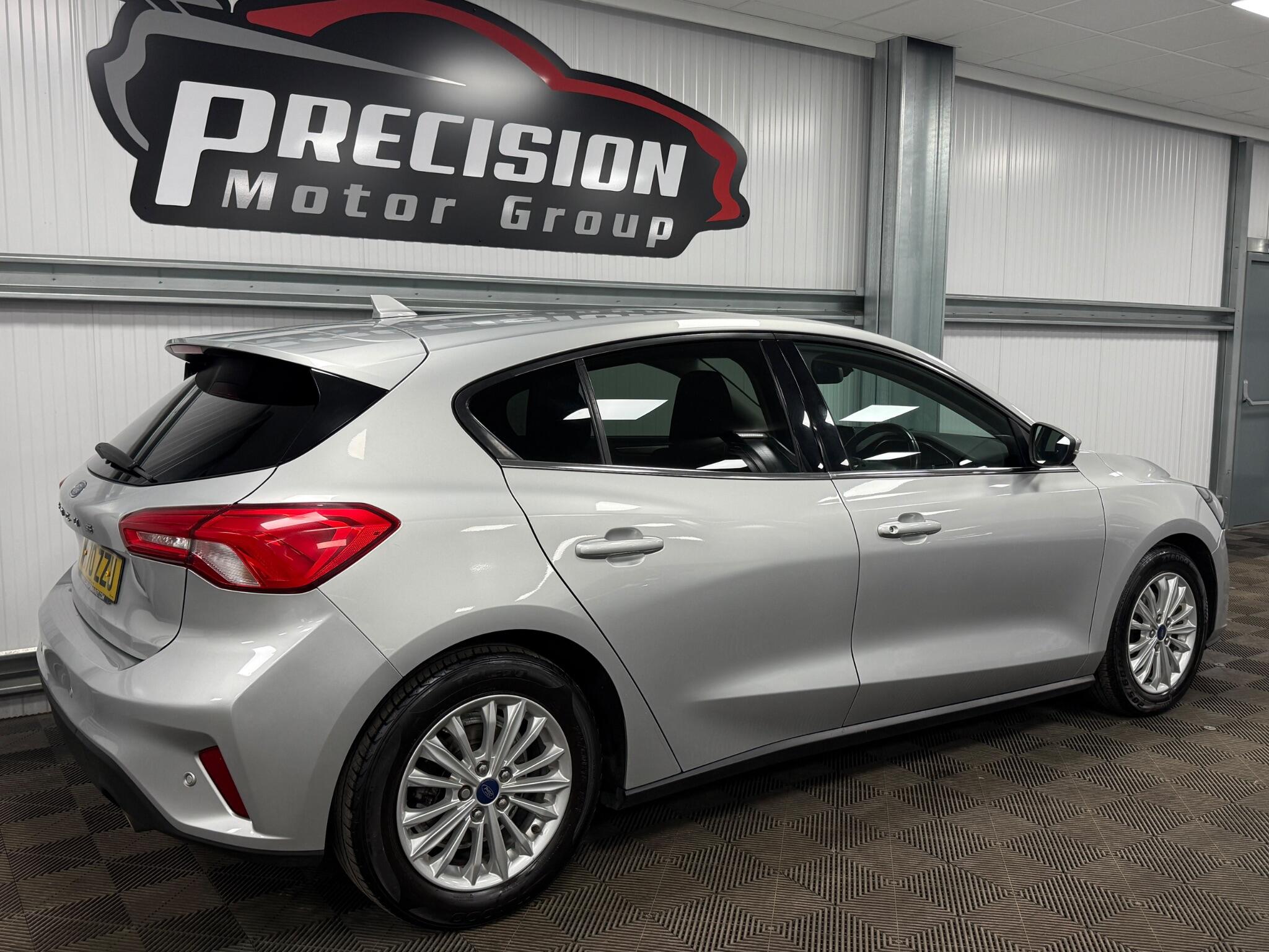 Ford Focus view 13