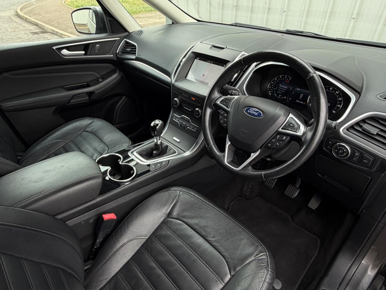 Ford Galaxy view 16