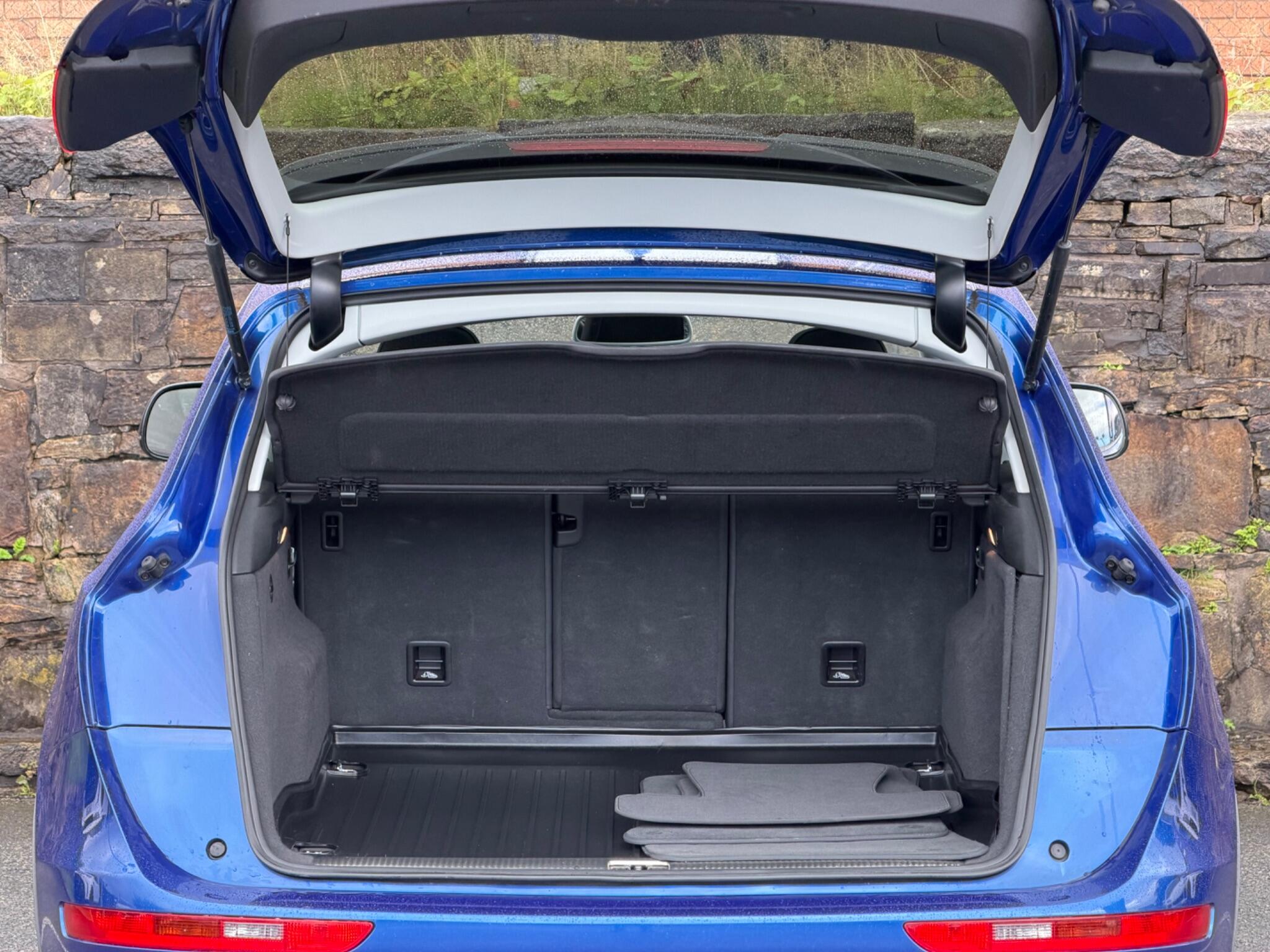 Audi SQ5 view 23
