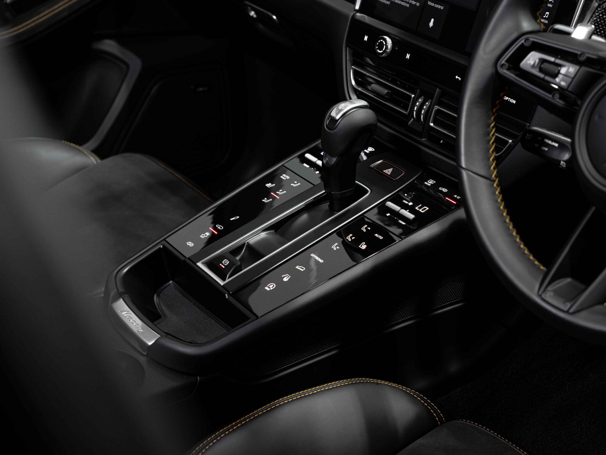 Porsche Macan view 22