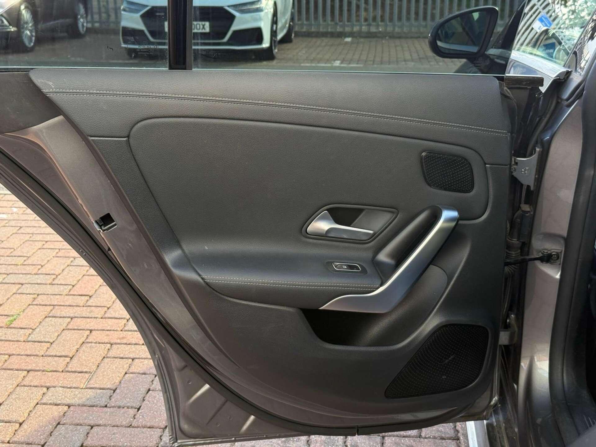 Mercedes-Benz Cla view 40
