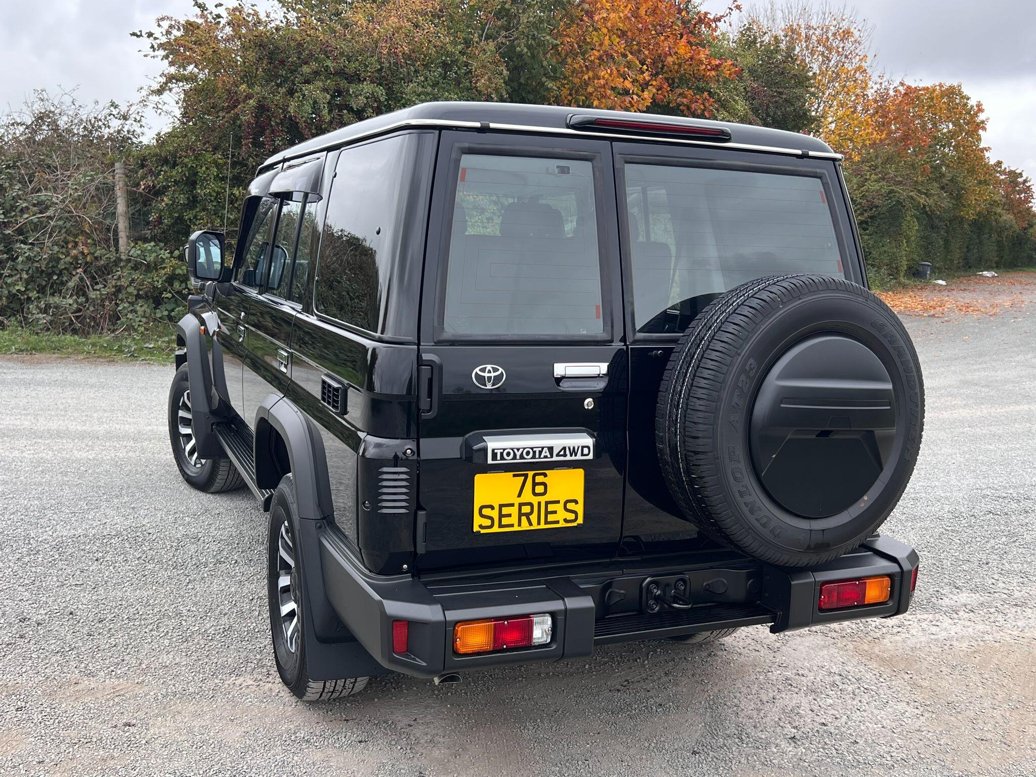 Toyota Land Cruiser view 3