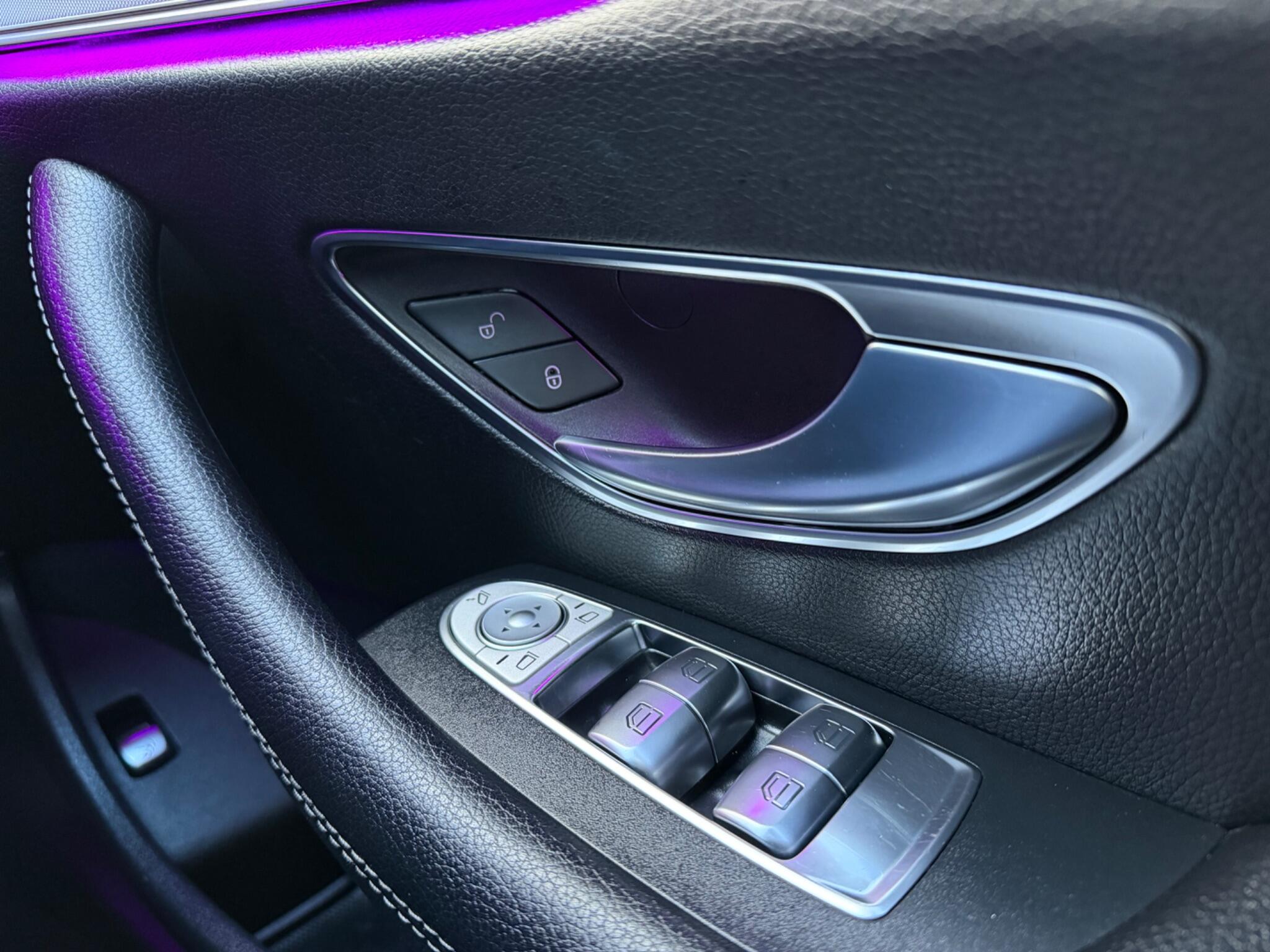 Mercedes-Benz E Class view 28