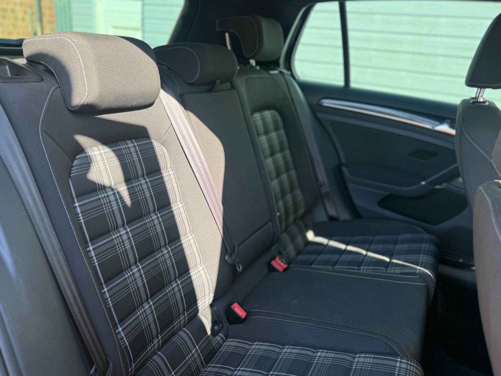 Volkswagen Golf view 20