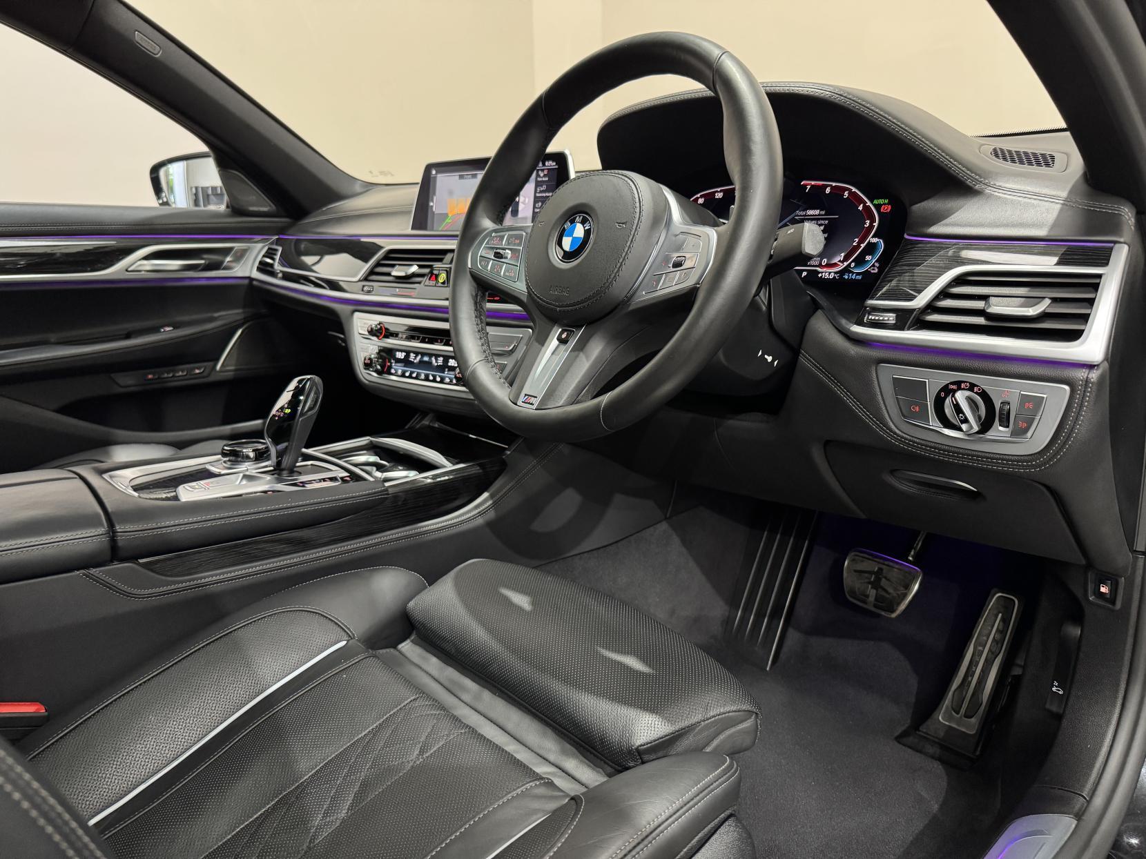 BMW 7 Series view 20