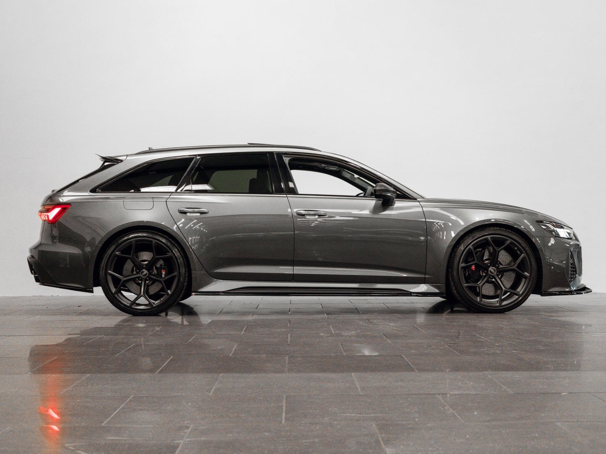 Audi RS6 Avant view 6