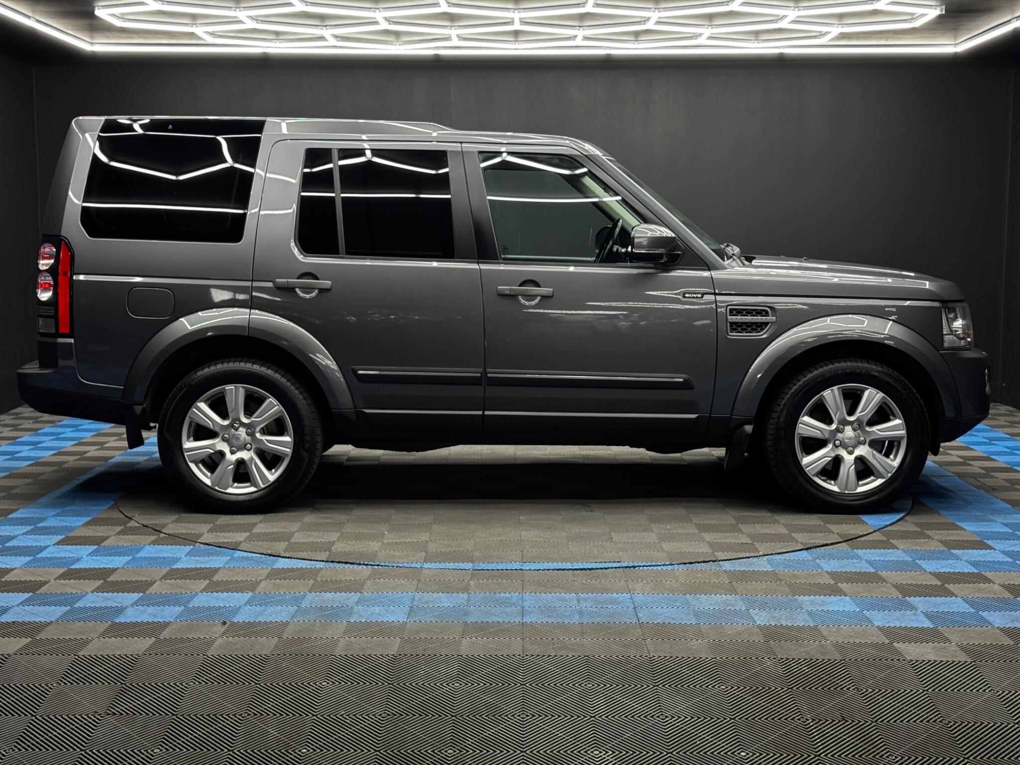 Land Rover Discovery view 4