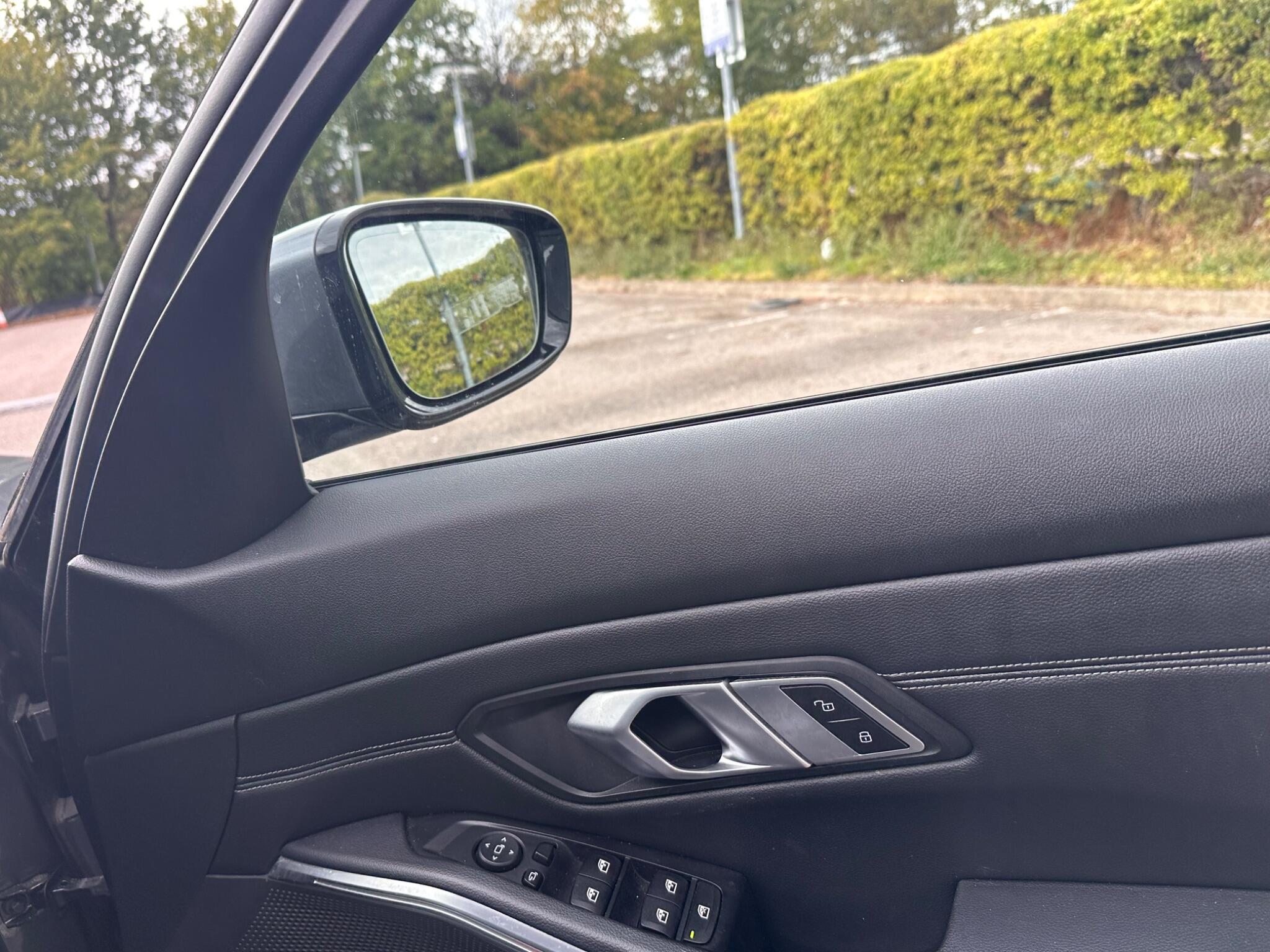 BMW 3 Series view 17