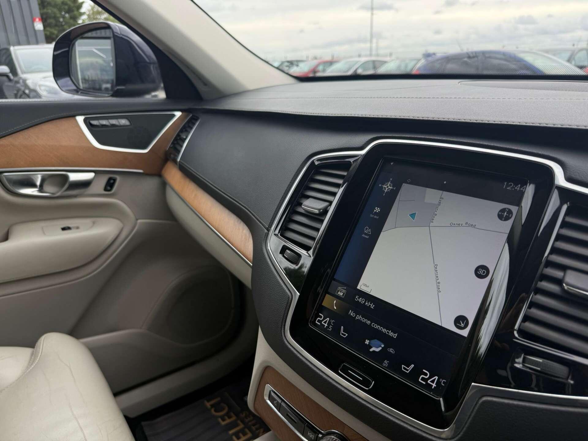 Volvo XC90 view 35