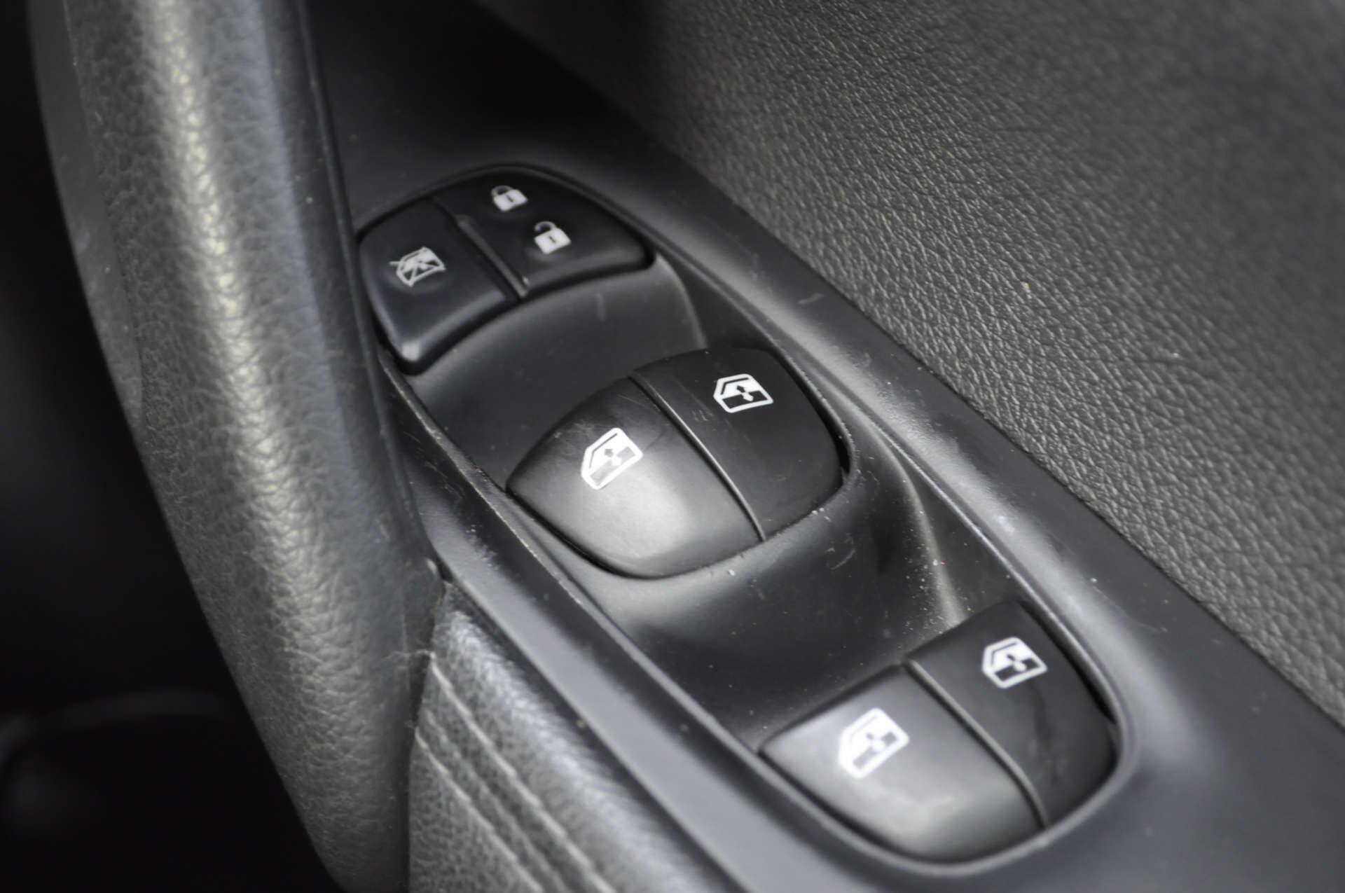 Nissan Qashqai view 25