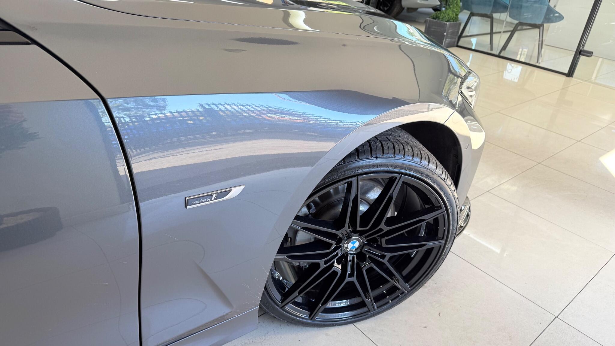 BMW 3 Series view 22