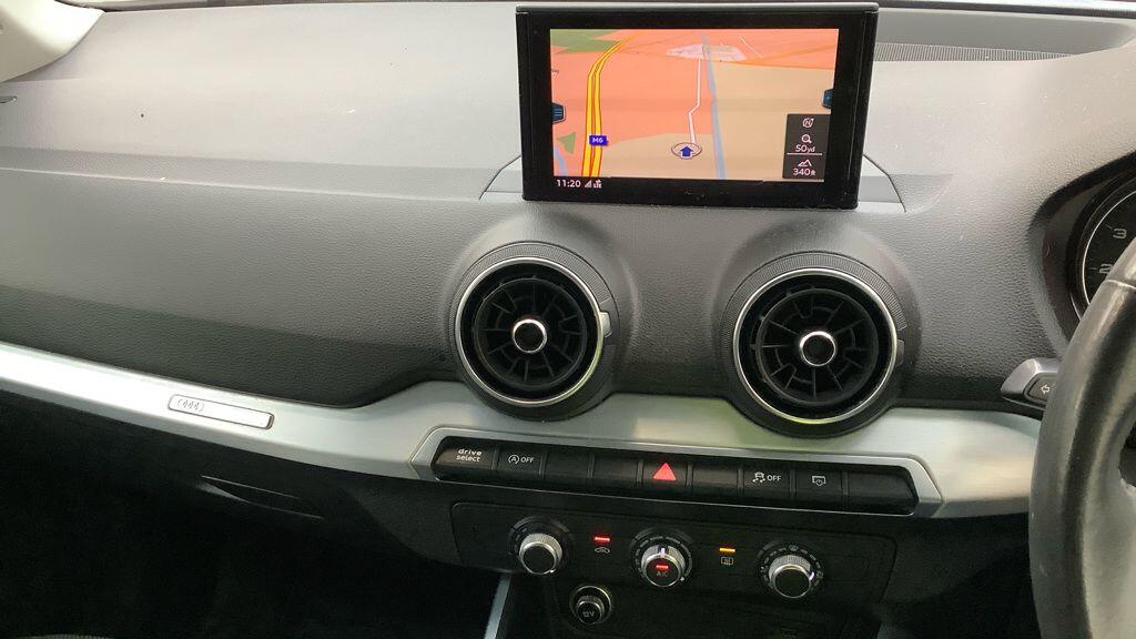 Audi Q2 view 21