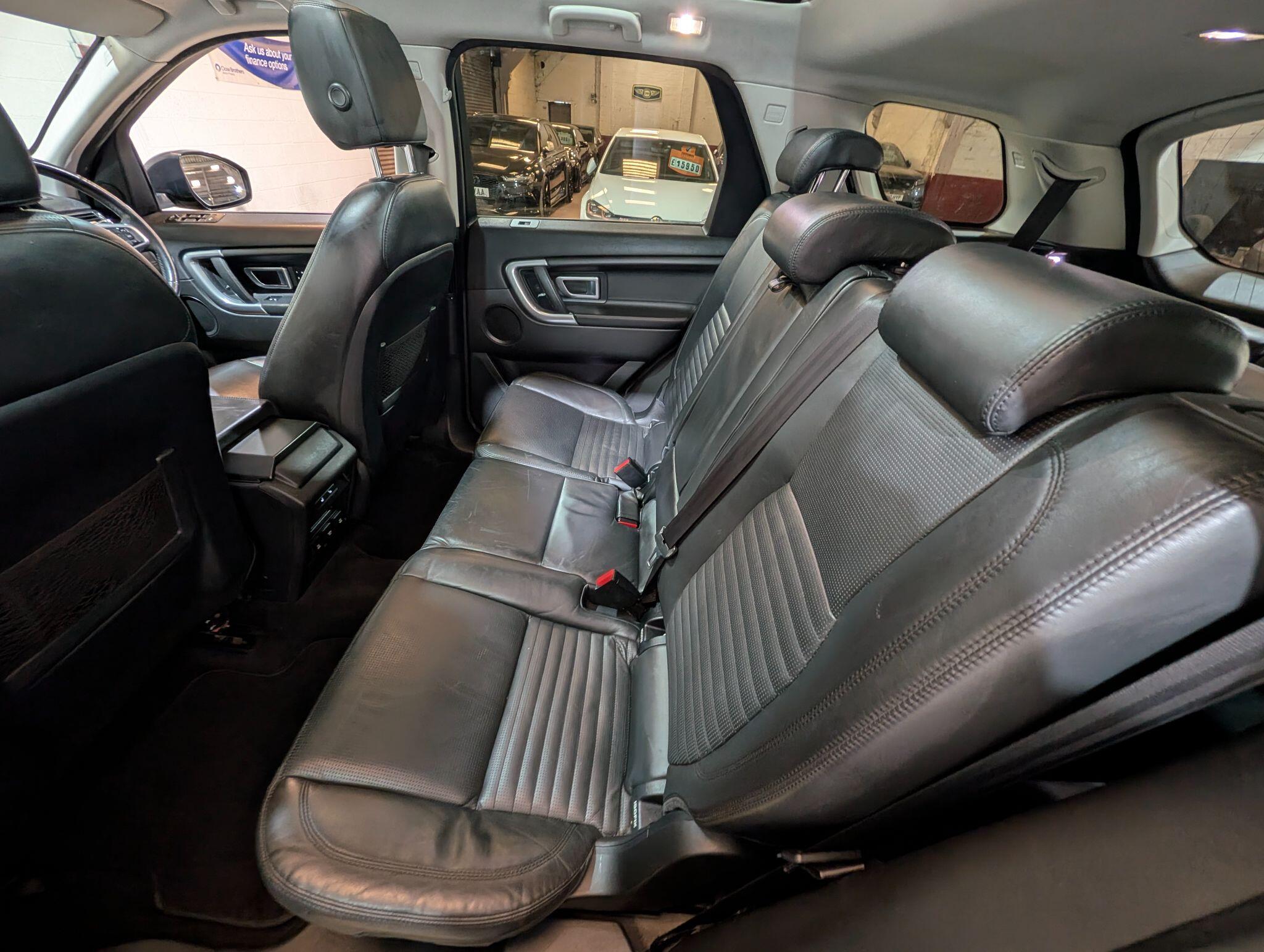 Land Rover Discovery Sport view 27