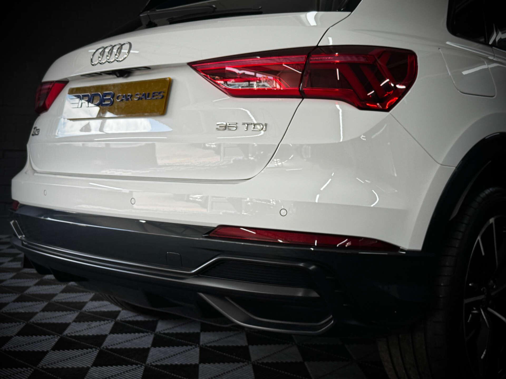Audi Q3 view 24