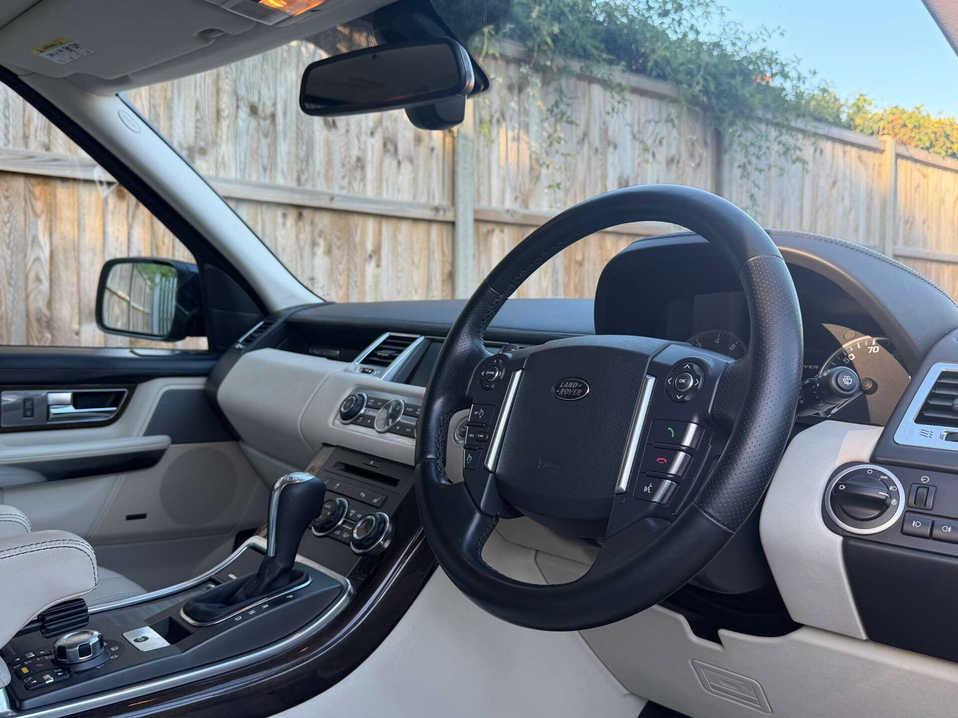Land Rover Range Rover Sport view 3