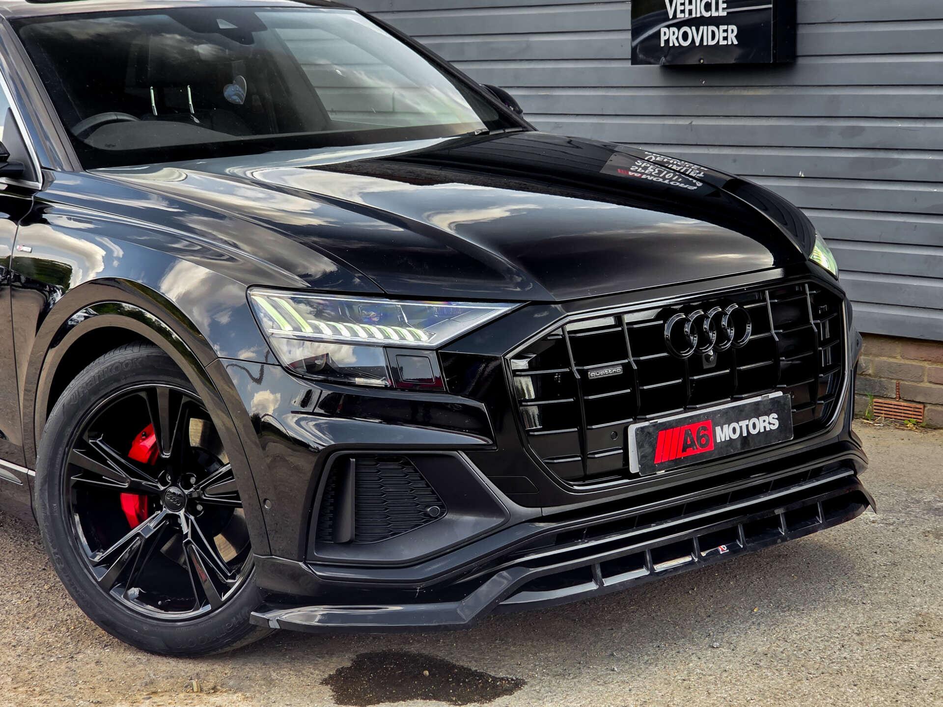 Audi Q8 view 14