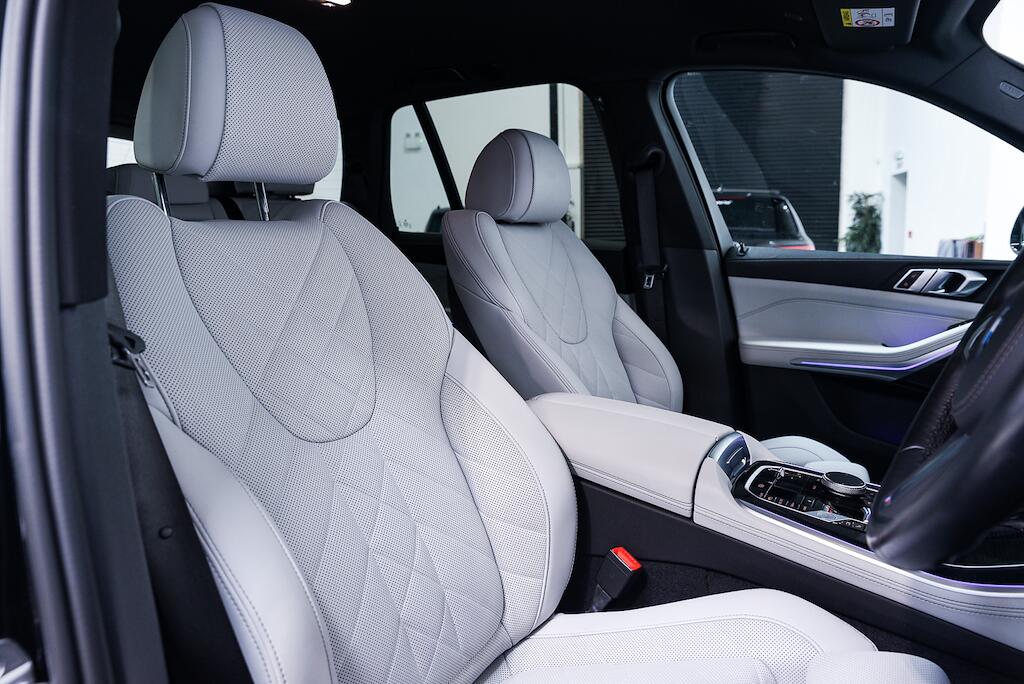 BMW X5 view 11