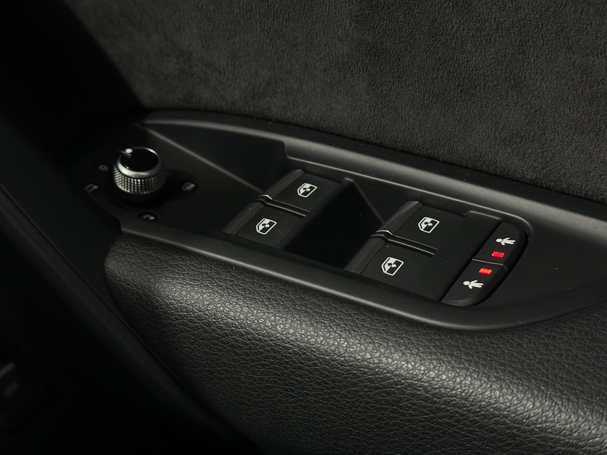 Audi Q5 view 18
