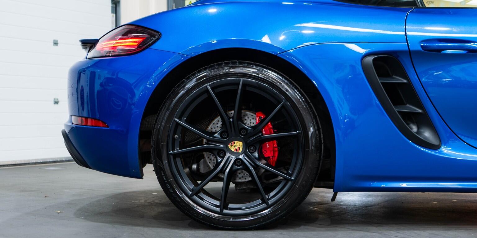 Porsche Cayman view 11