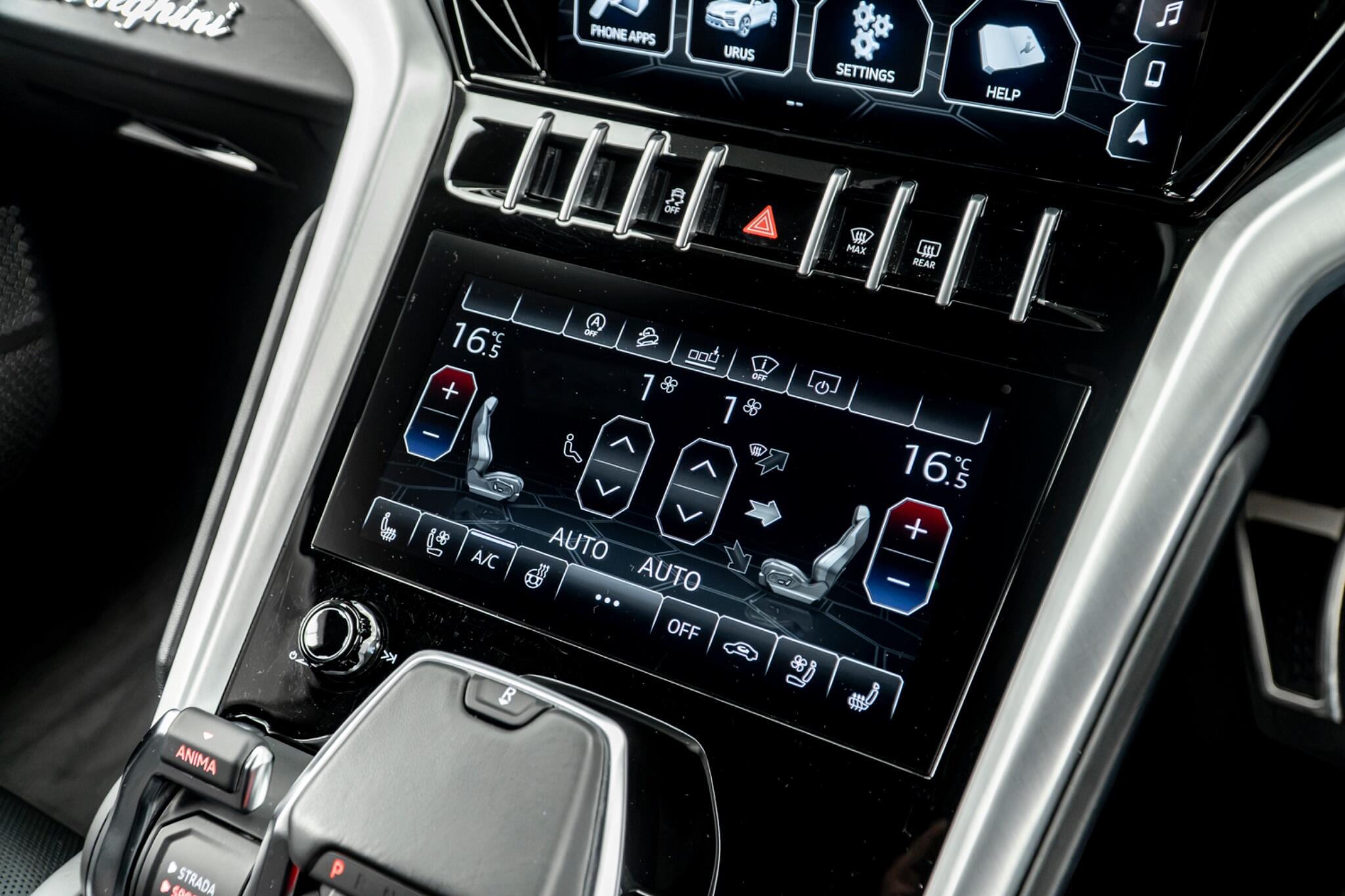 Lamborghini Urus view 39