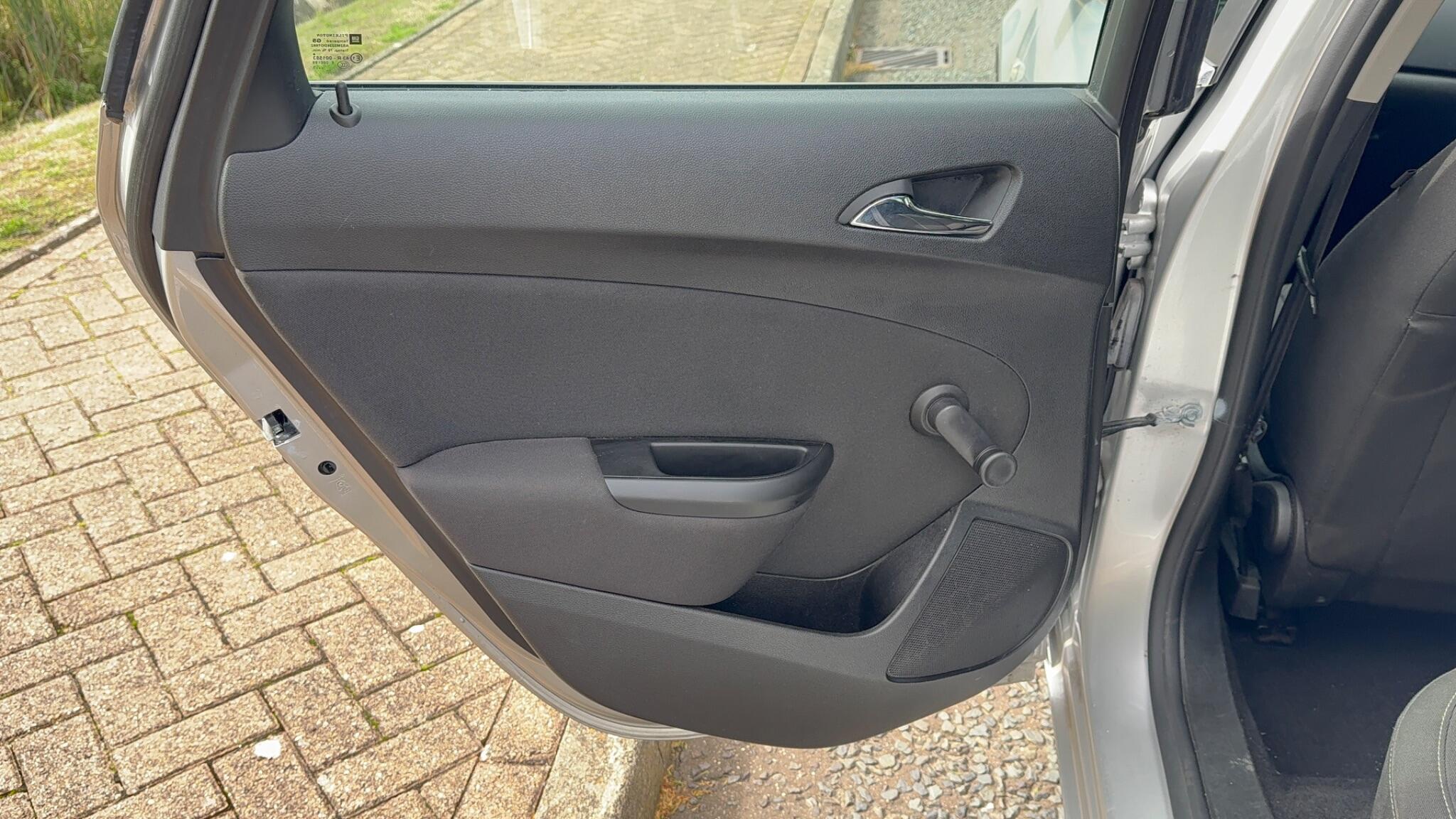 2015 Vauxhall Astra 1.6i SRi Euro 6 5dr • 60,200 miles image 32