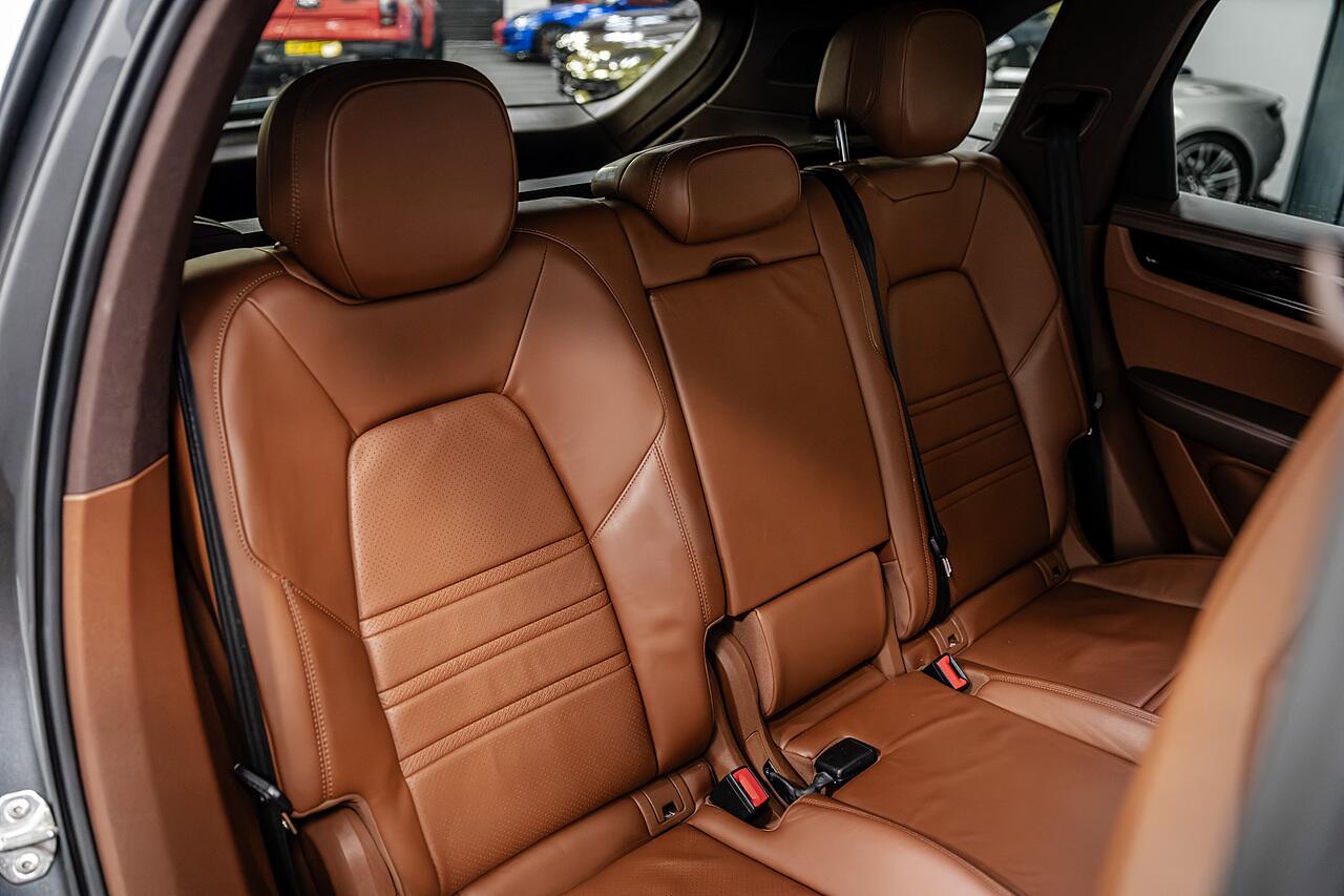 Porsche Cayenne view 21