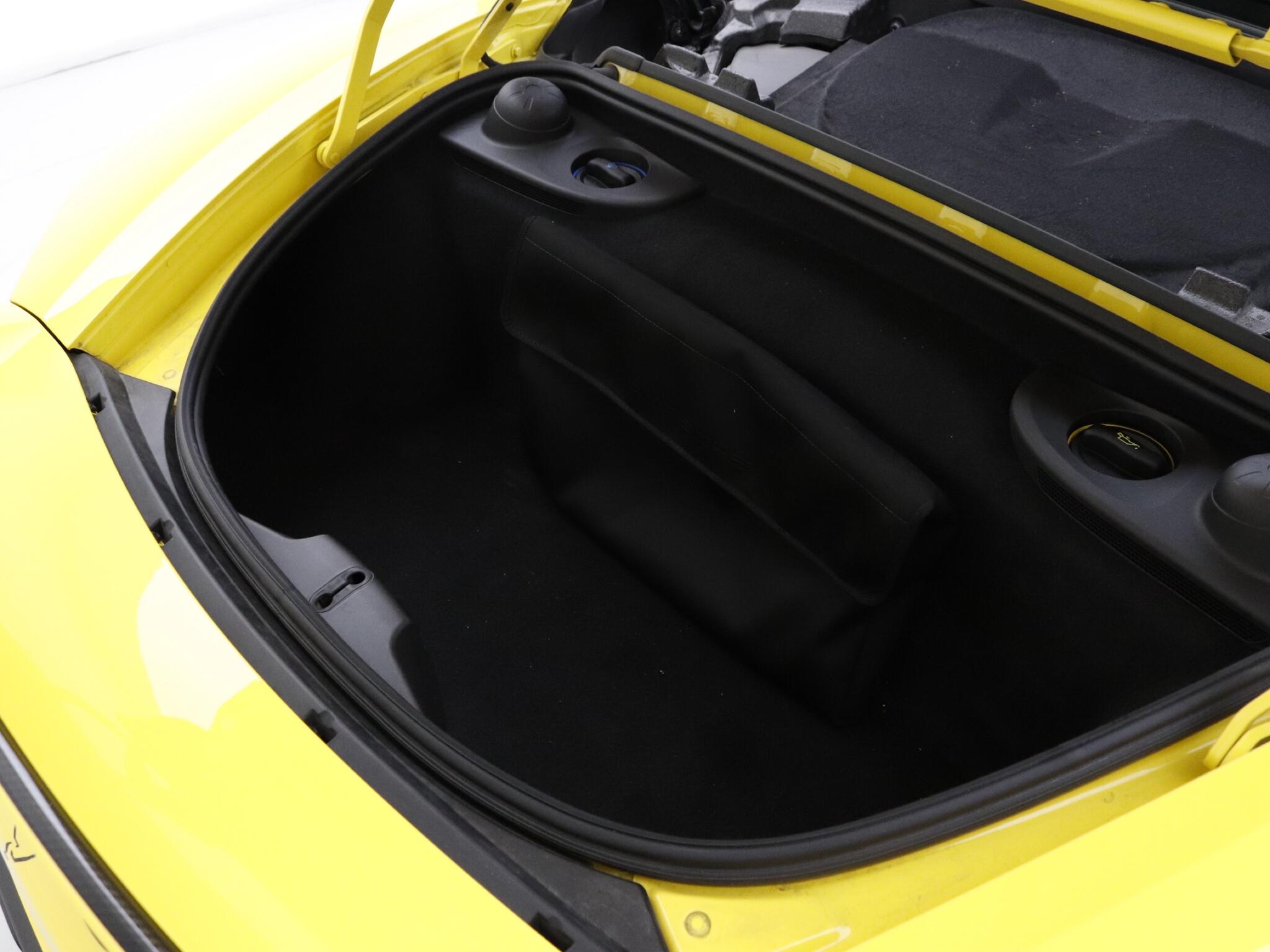 Porsche 718 Spyder view 18
