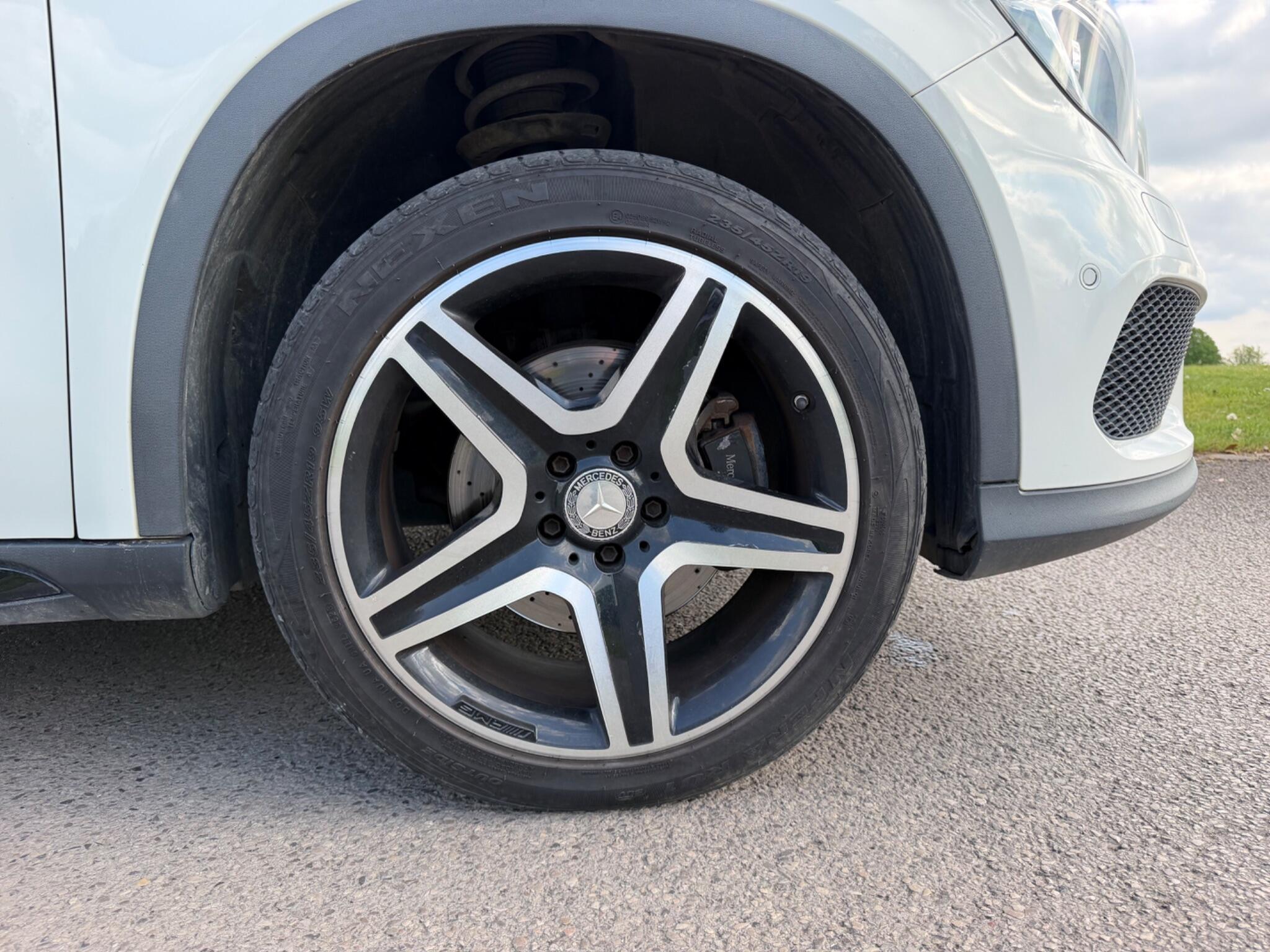 Mercedes-Benz Gla view 39