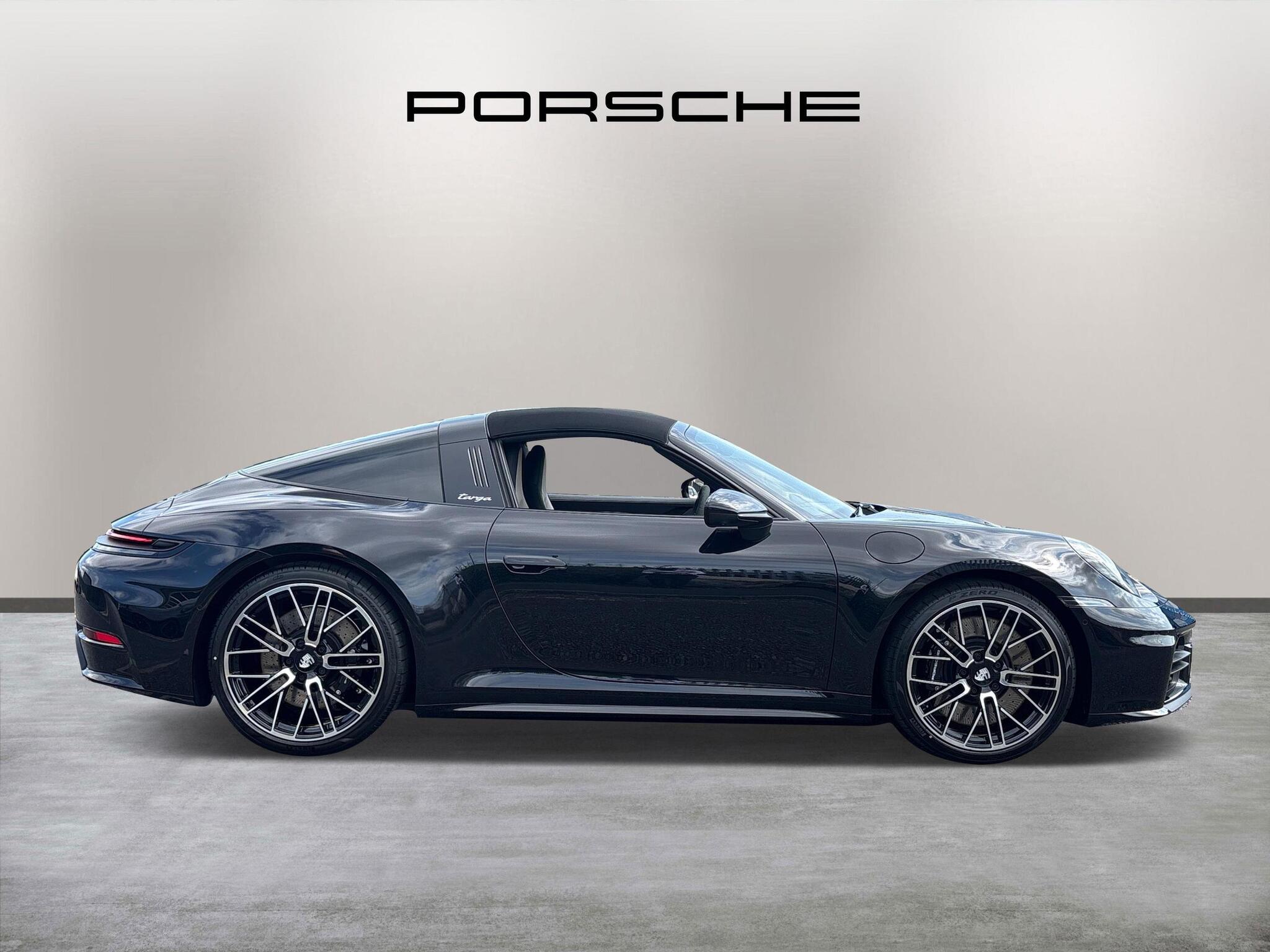 Porsche 911 view 14