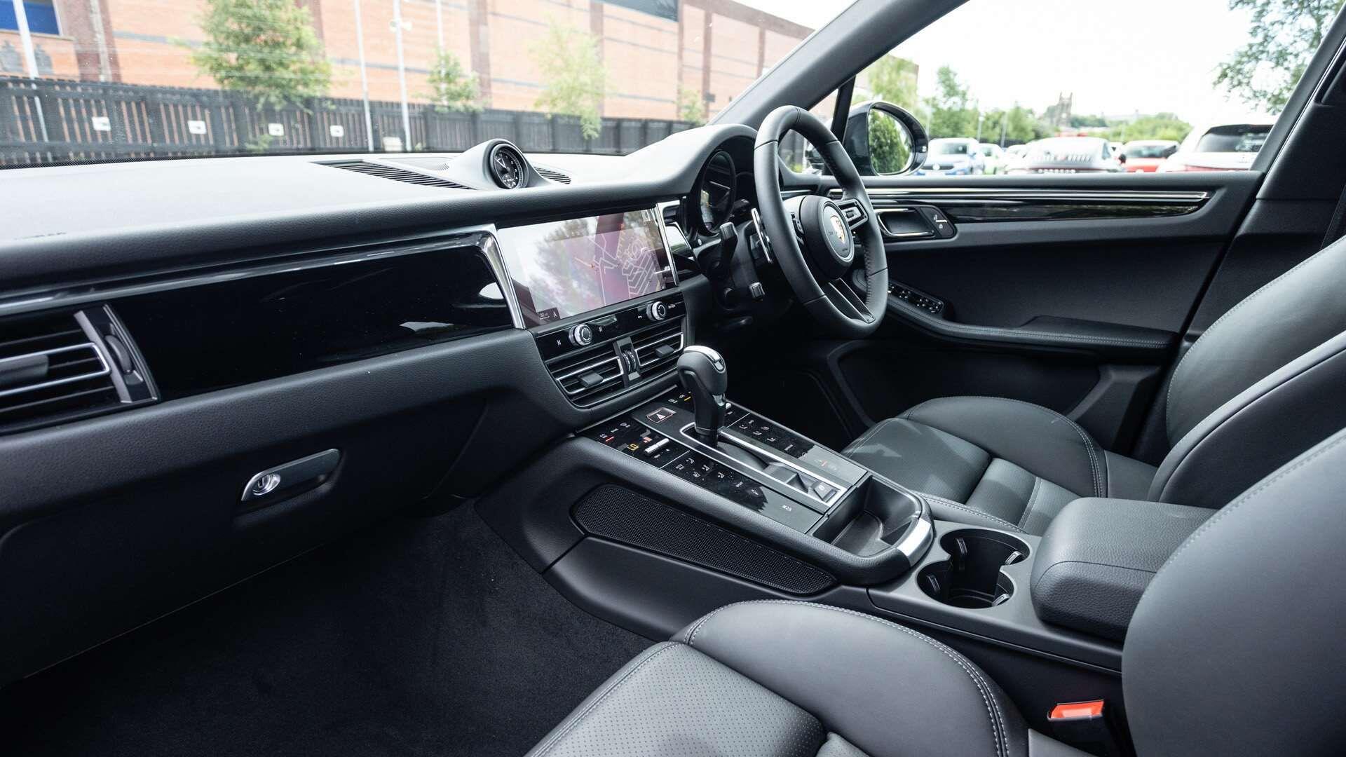 Porsche Macan view 26