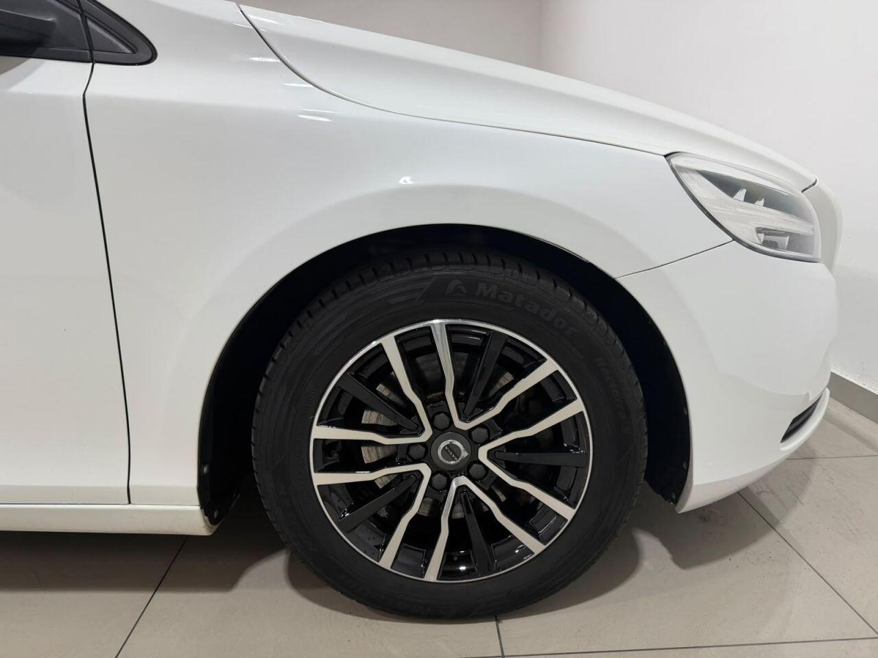 Volvo V40 view 14